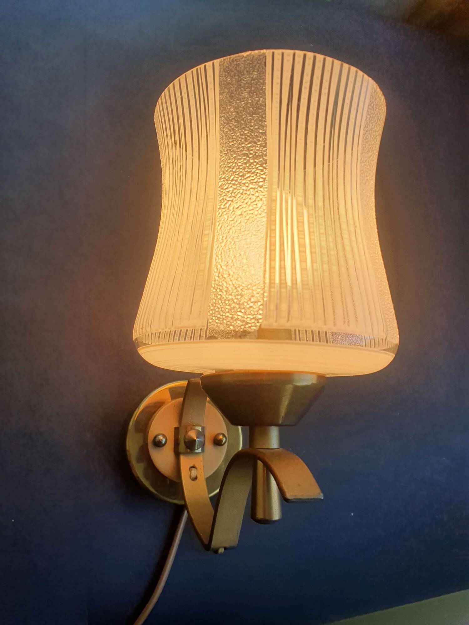 Paire d'appliques murales dorées vintage France