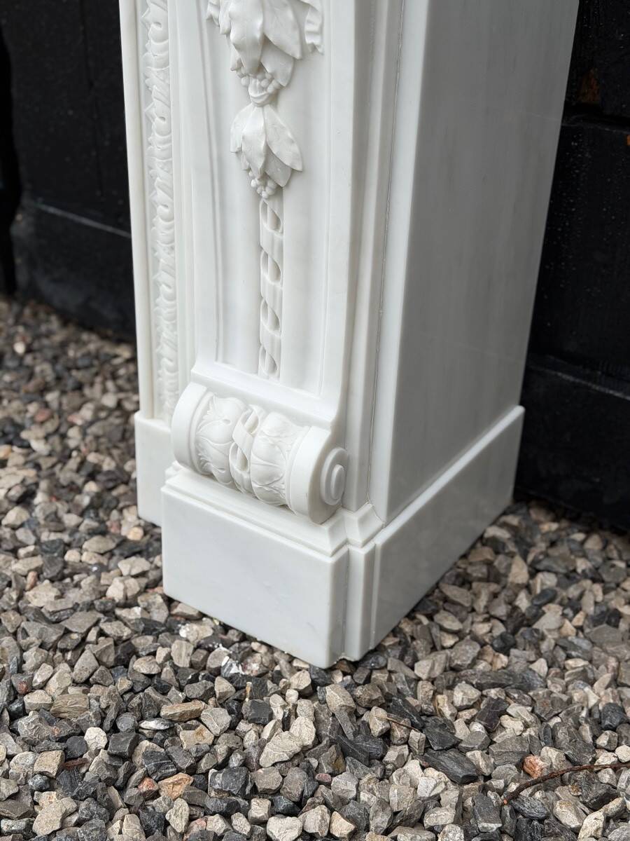 Napoleon III fireplace in statuary white marble, circa 1880.