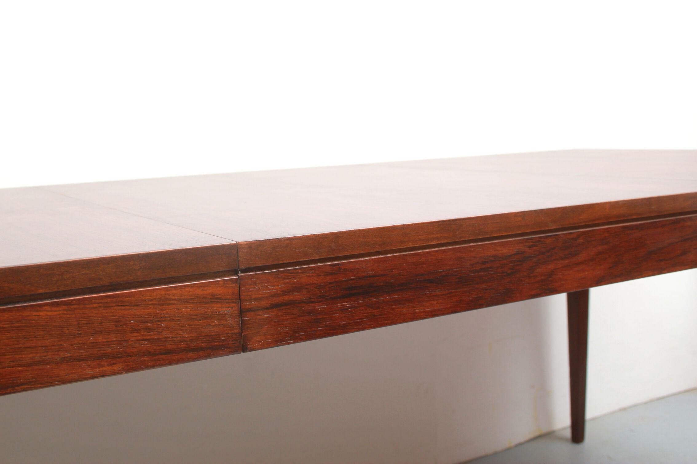 Salle à manger extensible des années 1960 en palissandre, restaurée