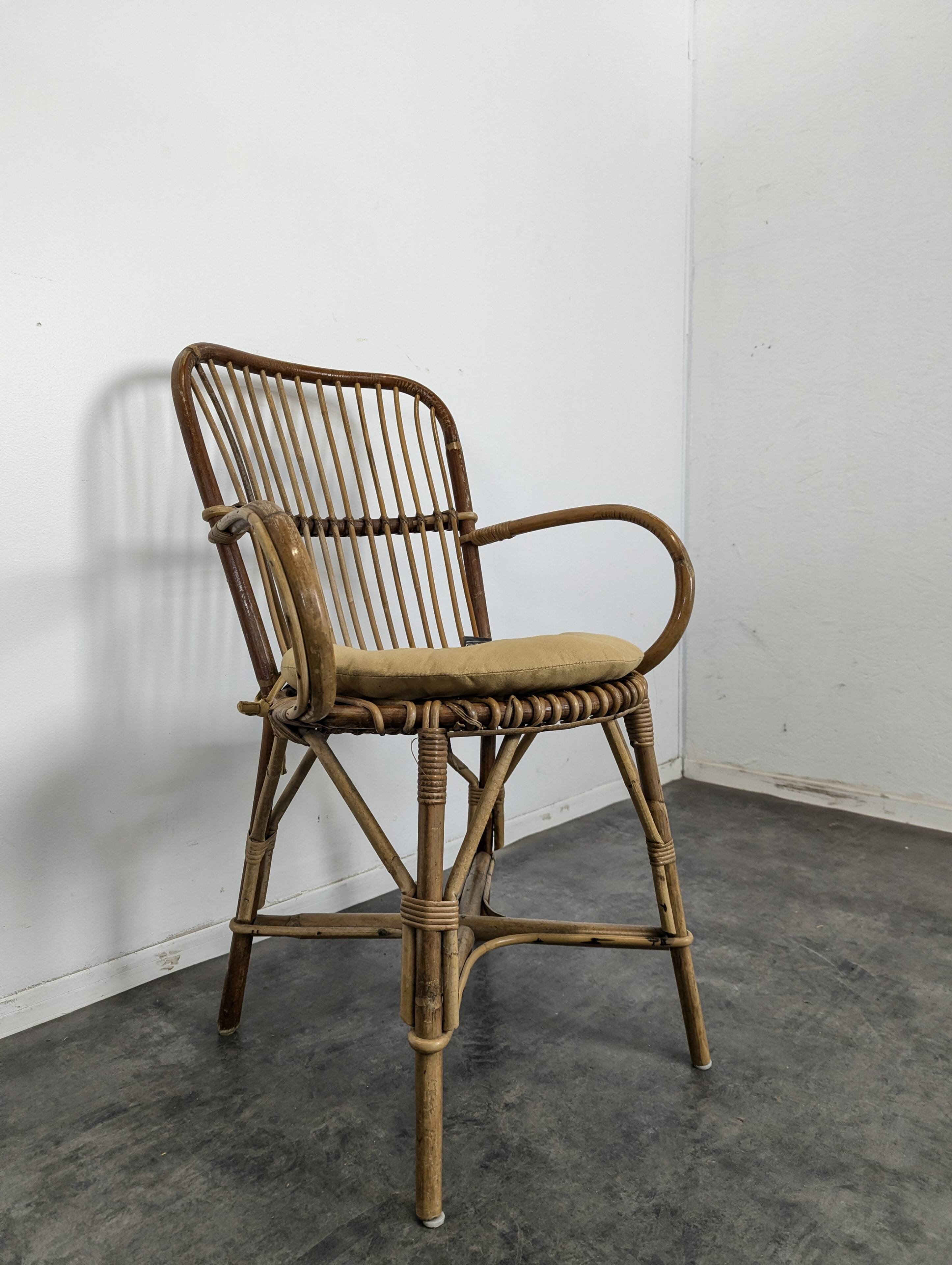 Set of 3 chairs and a rattan armchair.