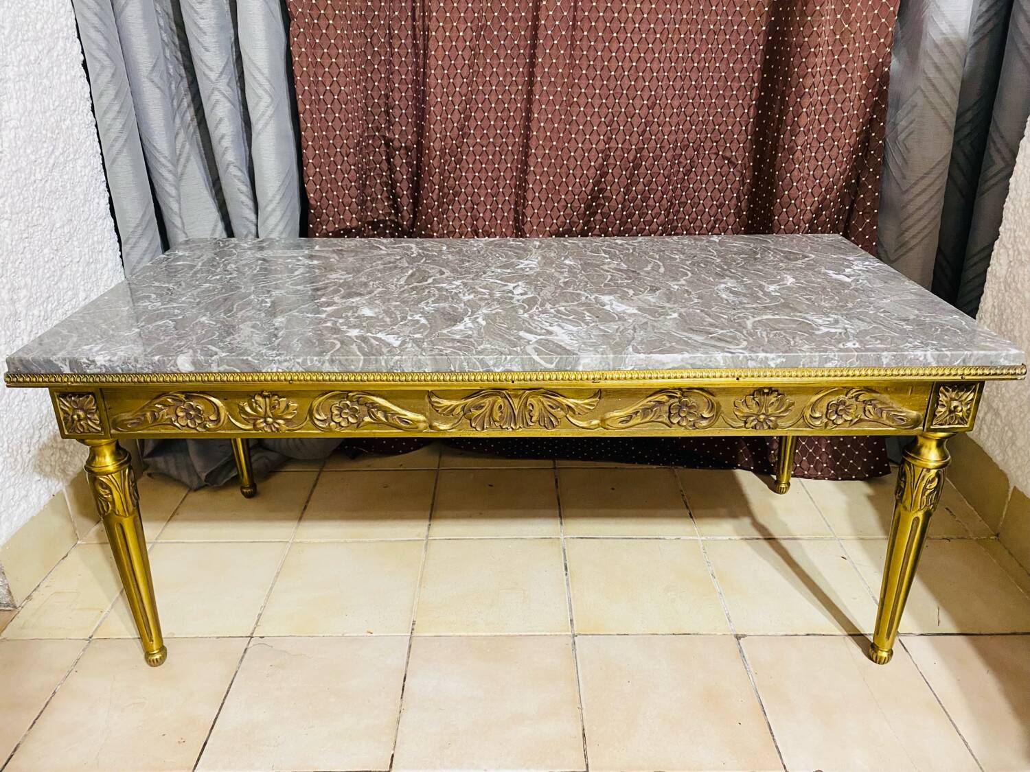 Louis XVI style coffee table – Marble and gilded bronze structure