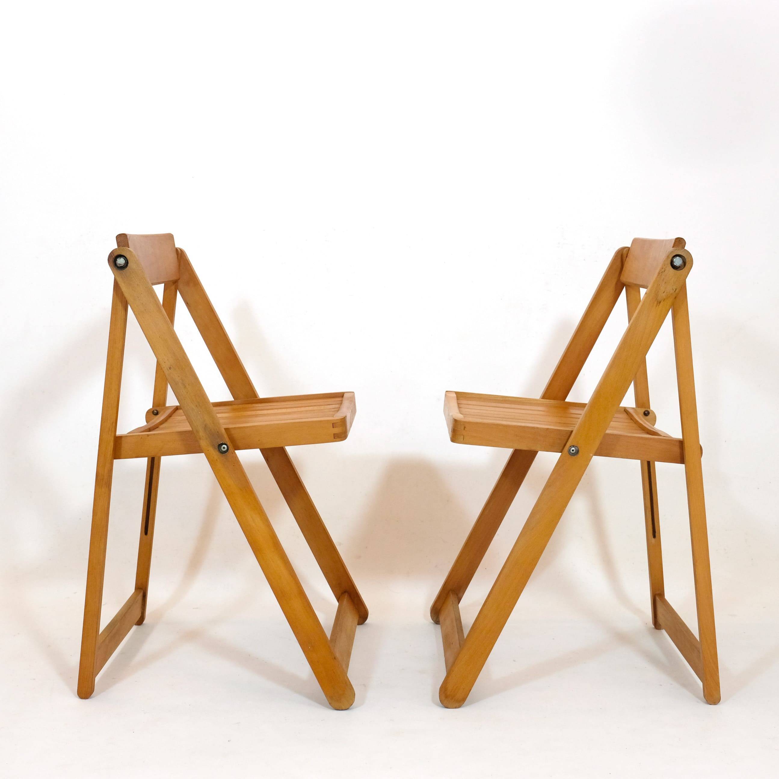Pair of wooden folding chairs from the 80s.