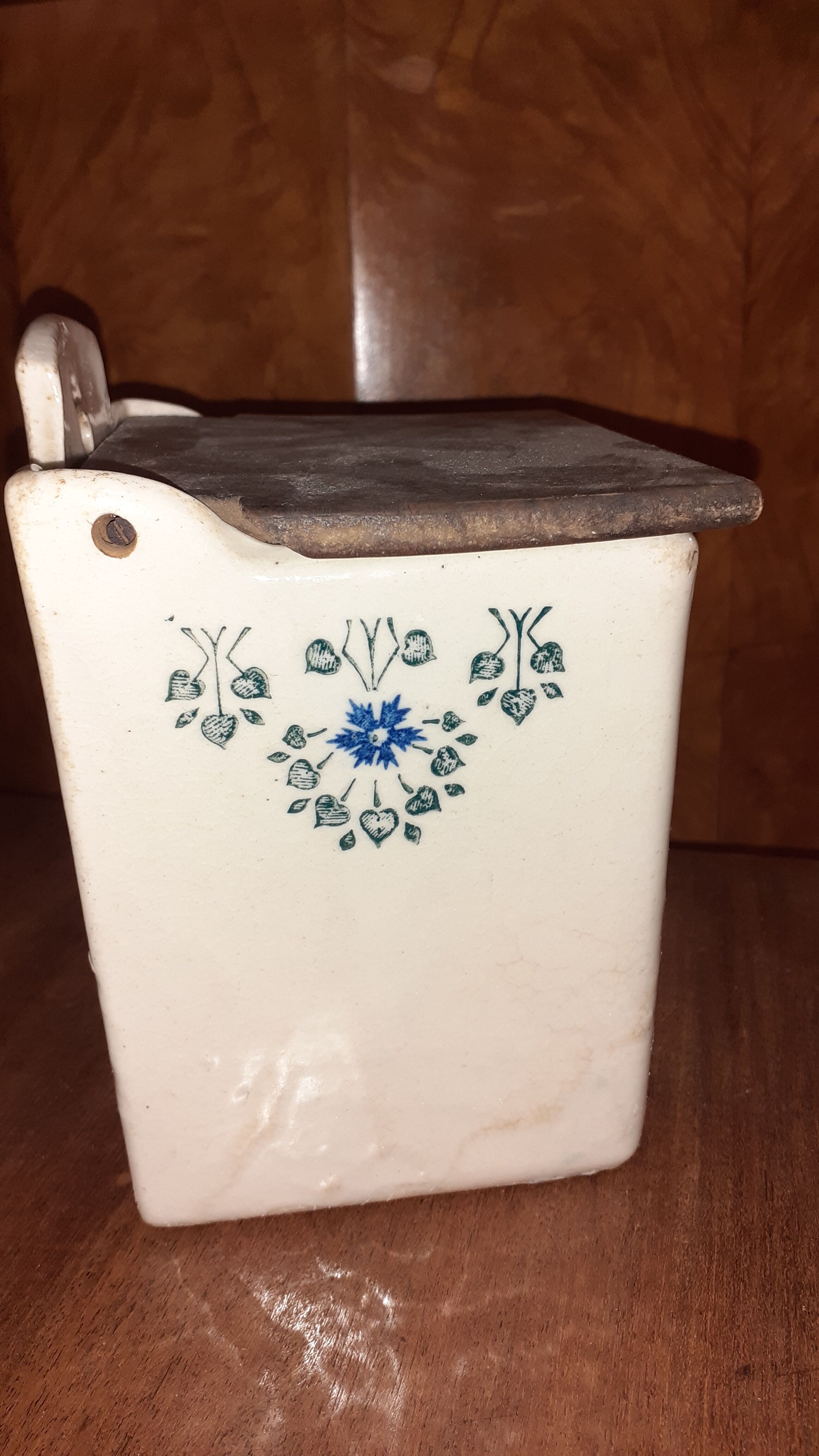 Salt box in faience and wood