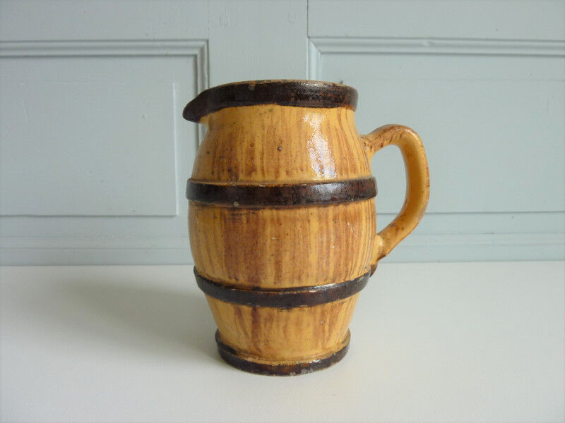 Water pitcher trompe l'oeil barrel