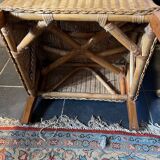 Fauteuil en rotin avec détails en bois