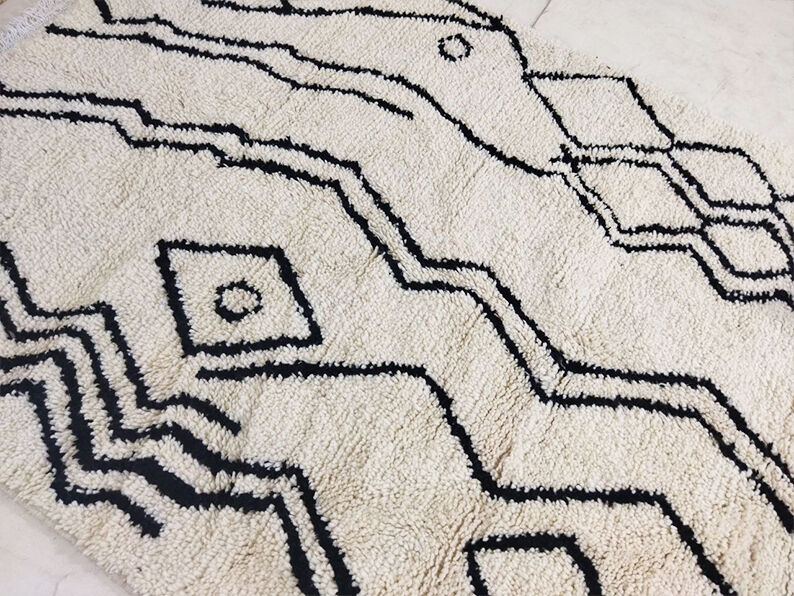 Moroccan carpet 277x150cm