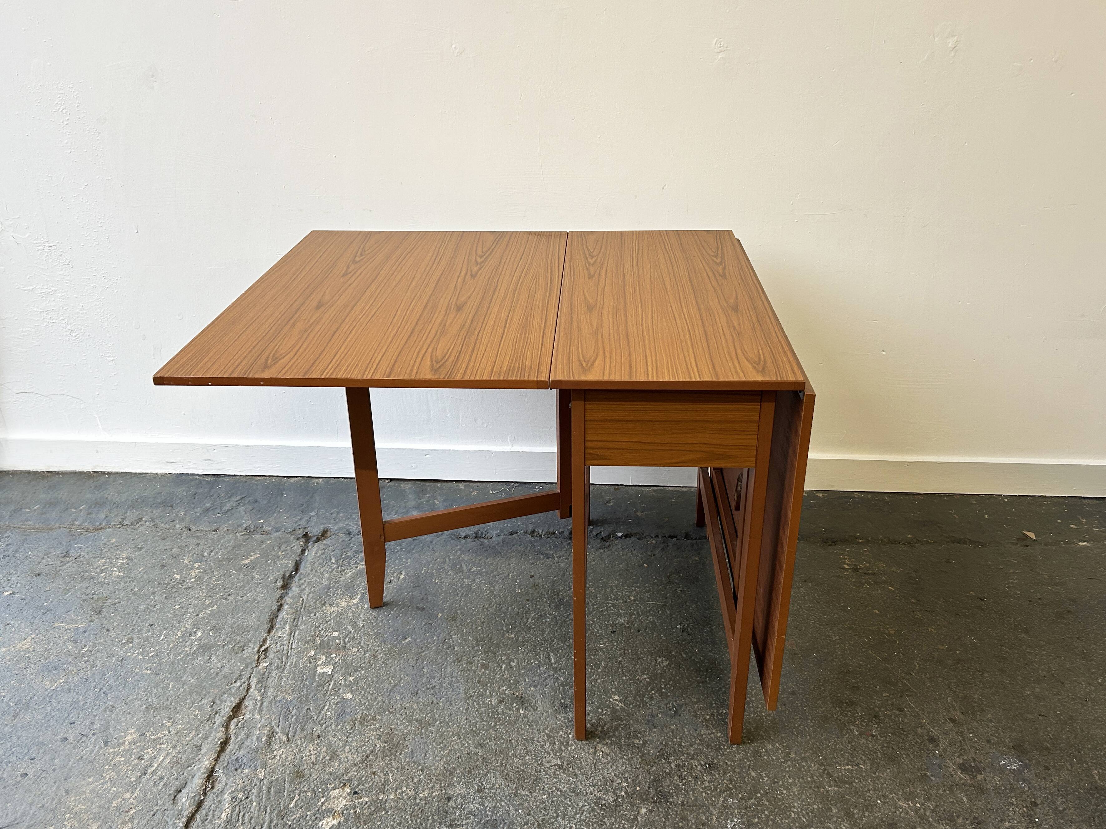 Table à manger extensible Mid-Century Modern des années 1960 par Schrieber Furniture