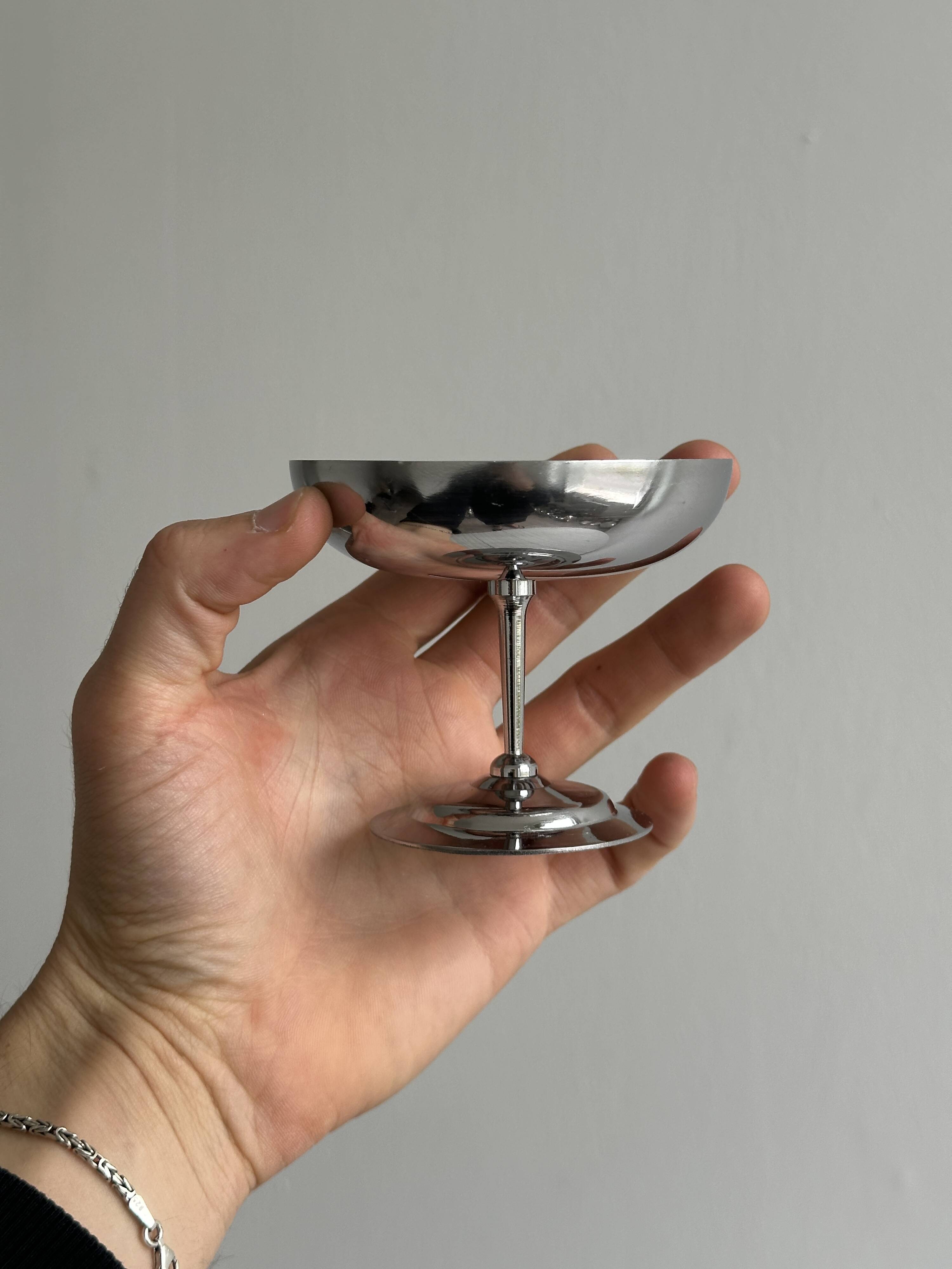 6 shiny stainless steel ice cream cups