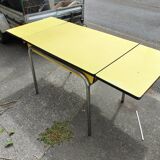 Yellow formica table 60&#39;s 70&#39;s