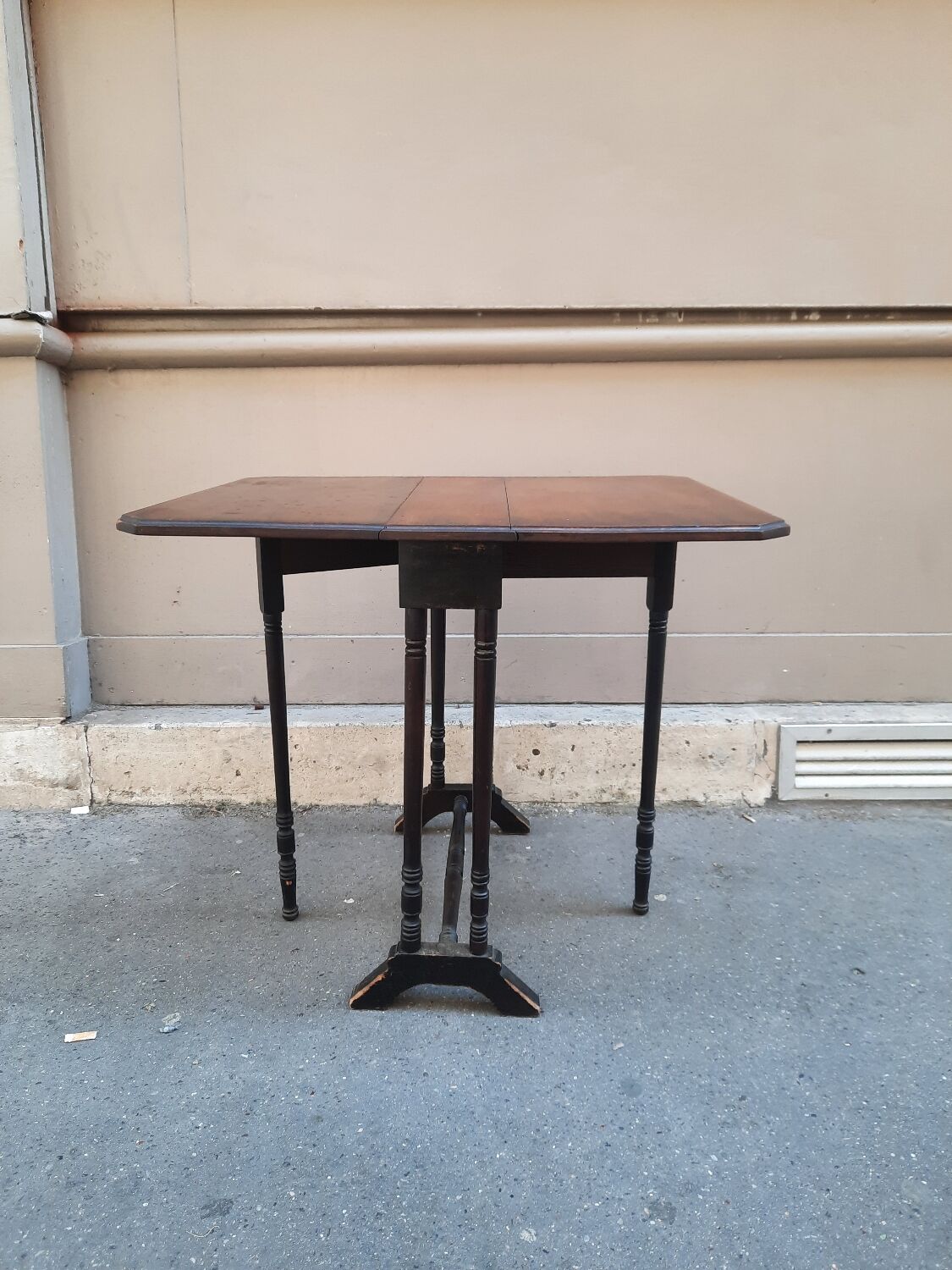 Getleg folding table