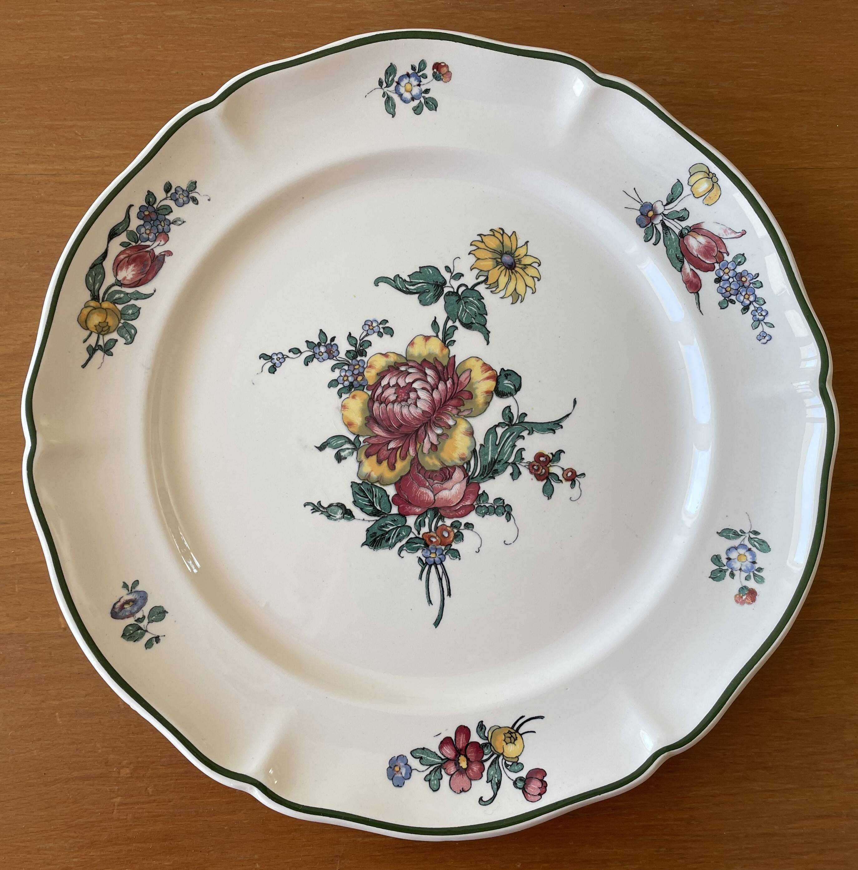 6 large antique earthenware dinner plates from Villeroy & Boch