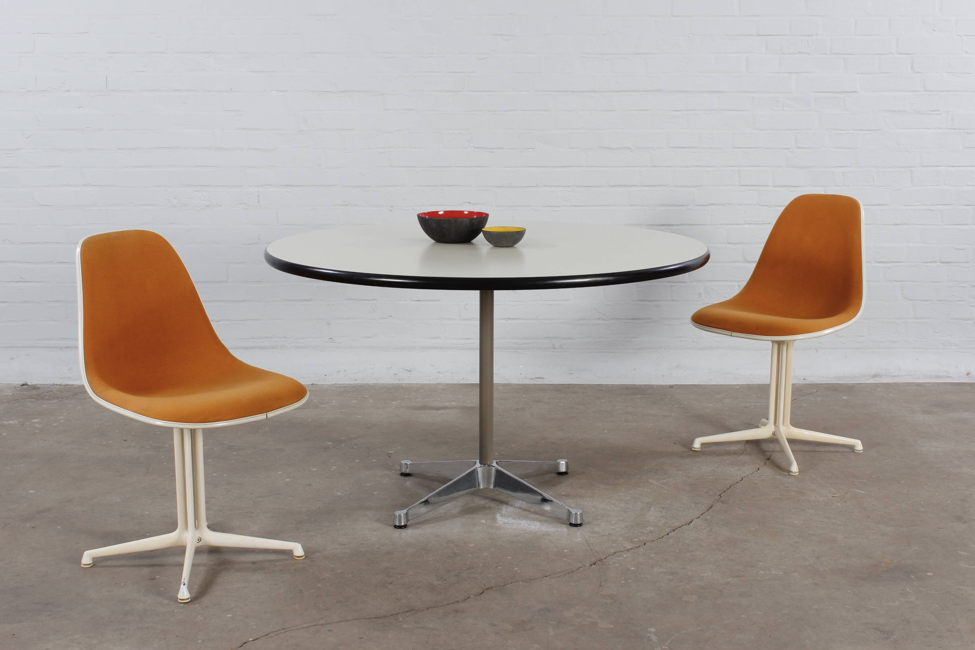 Eames dining table contract table Herman Miller Vitra