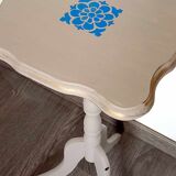 Pedestal table