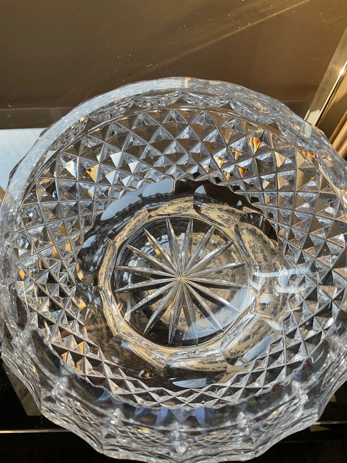 Bonbonnière vintage en cristal ciselé et bronze