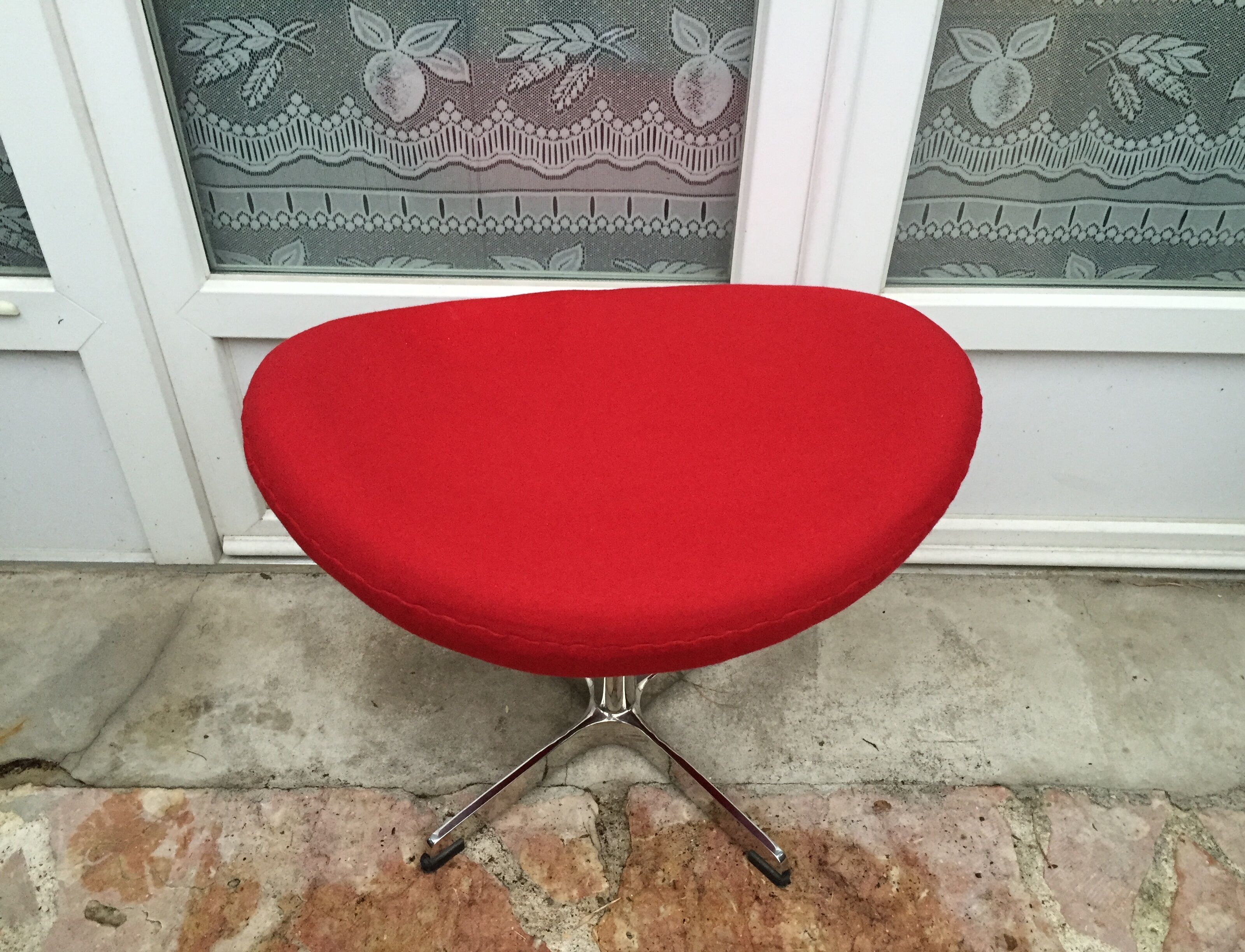 Repose-pied rouge
