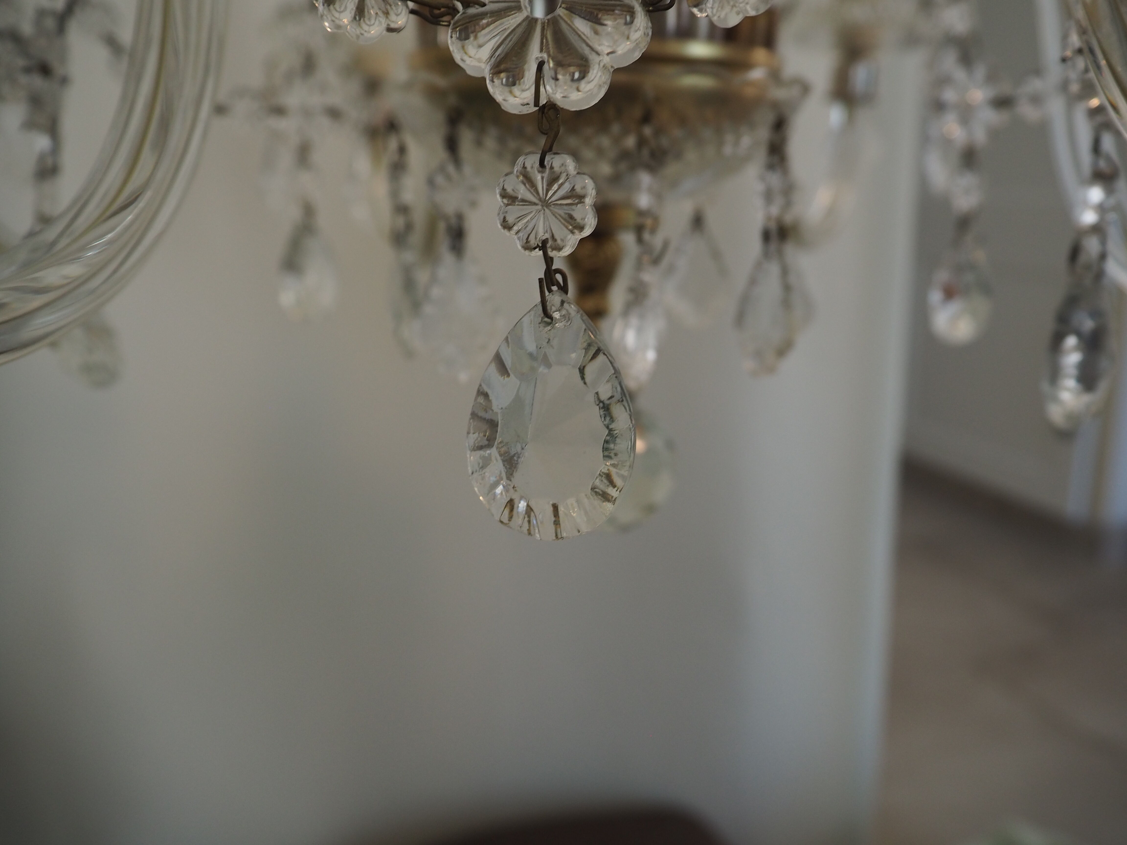 6-light chandelier with tassels