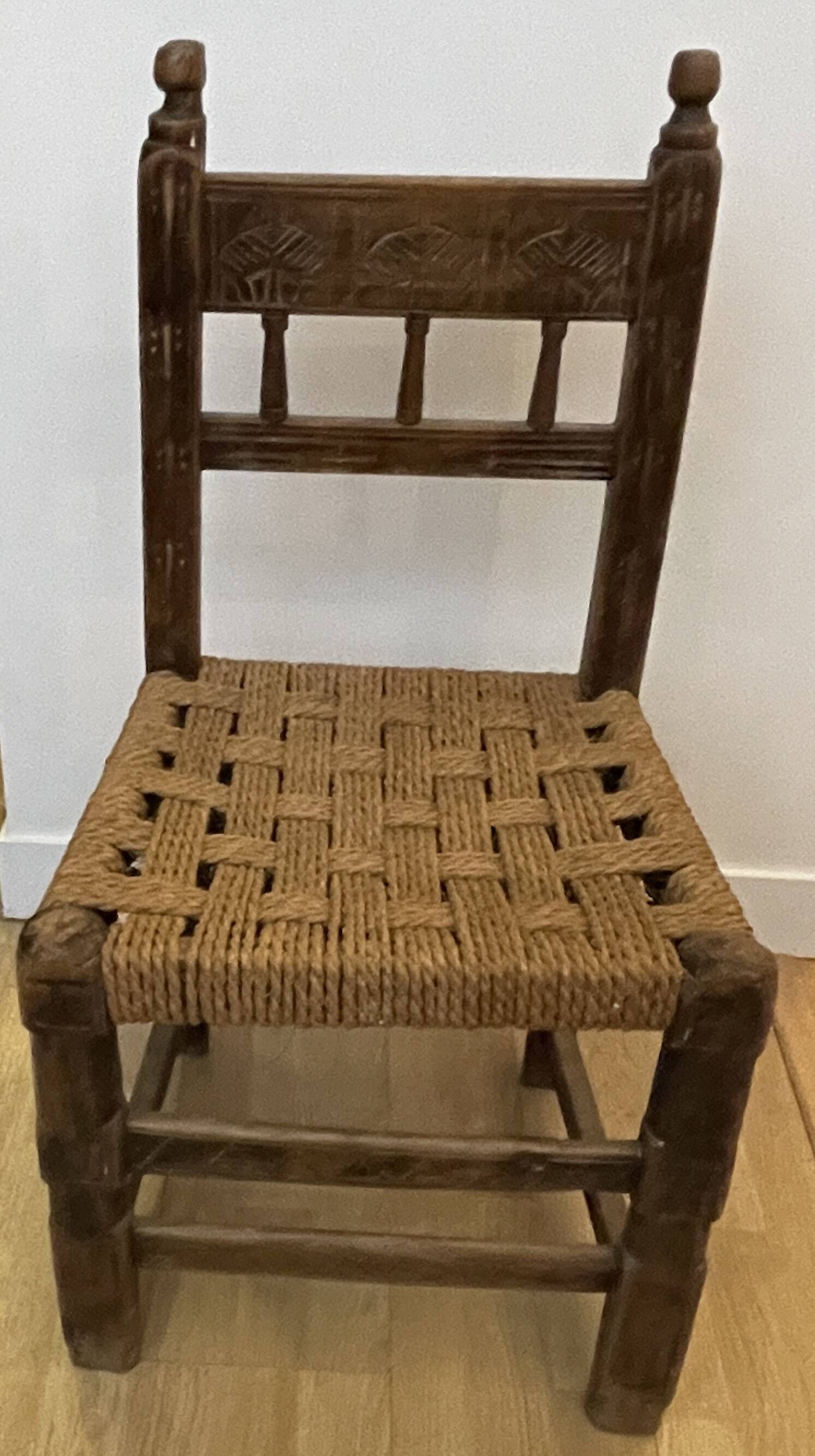 Wood chair and rush cord brutalist style from Queyras