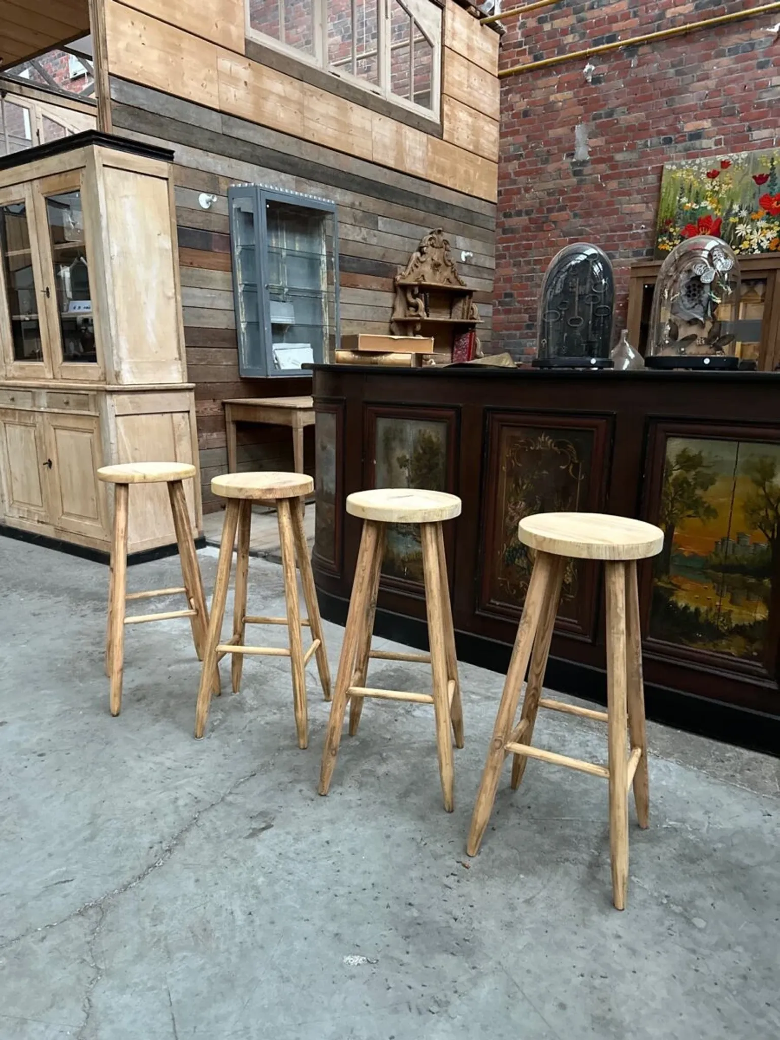 Set of 4 bar stools in fir wood.