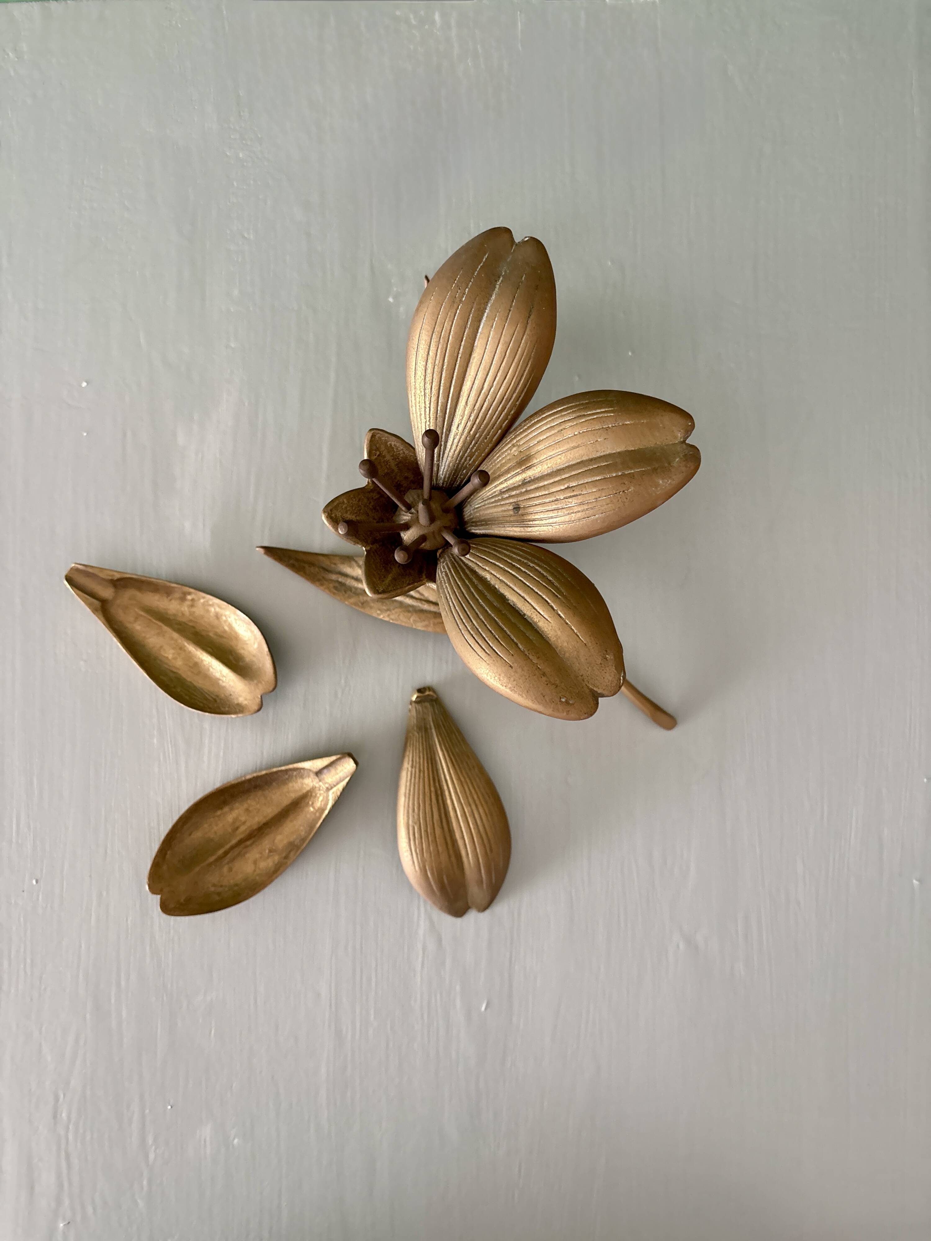 Cendrier vintage en laiton en forme de fleur