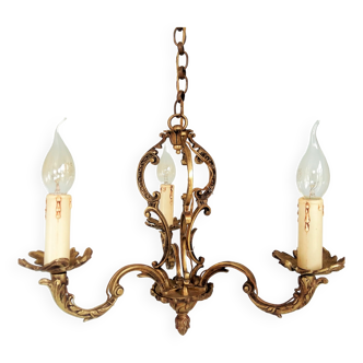 Lustre français orné à 3 bras. Éclairage rococo/ baroque