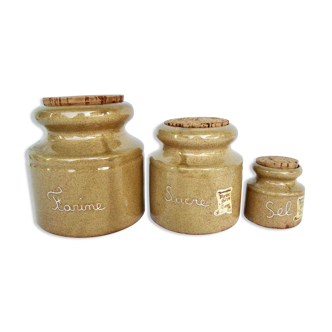 Vintage sandstone kitchen pots