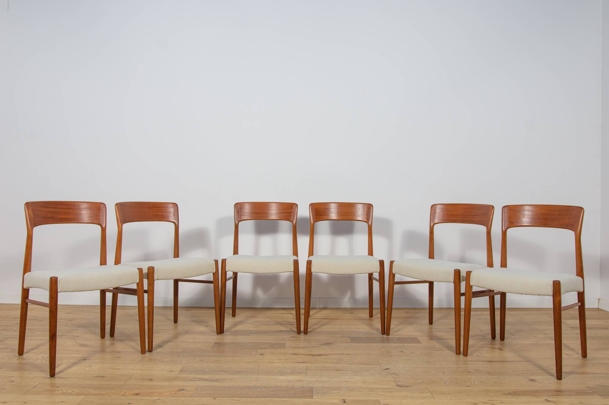 Mid-Century Modern Teak Dining Chairs model 26 by Henry Kjærnulf  for Korup