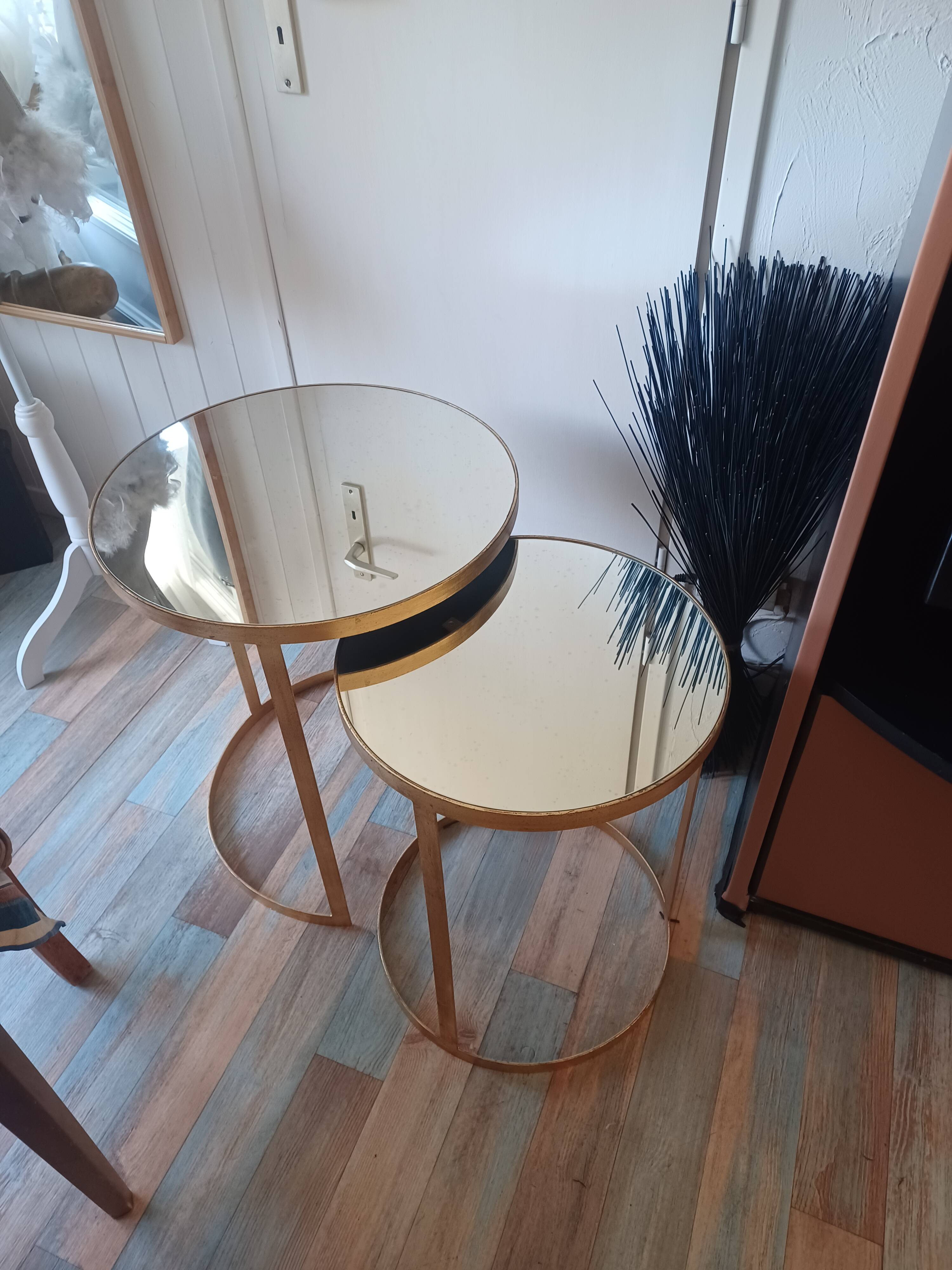 Nest of tables mirror design