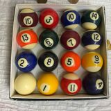 Set of 16 vintage billiard balls
