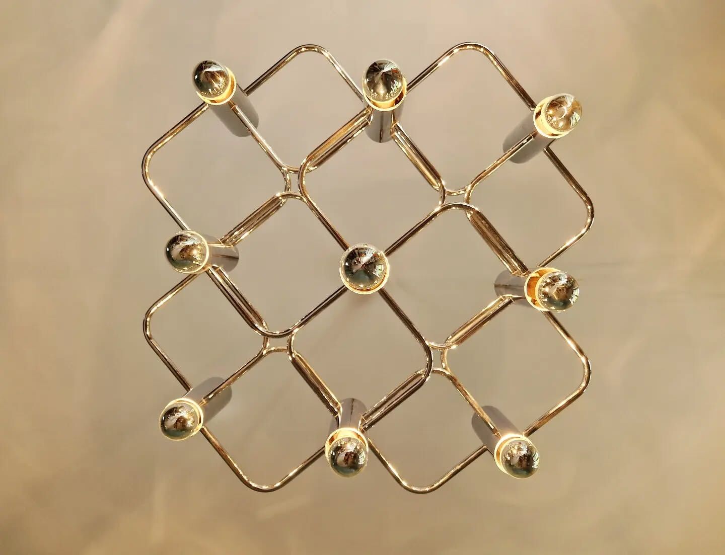 Large geometric chandelier in chrome metal, design by G. Sciolari, 1970.