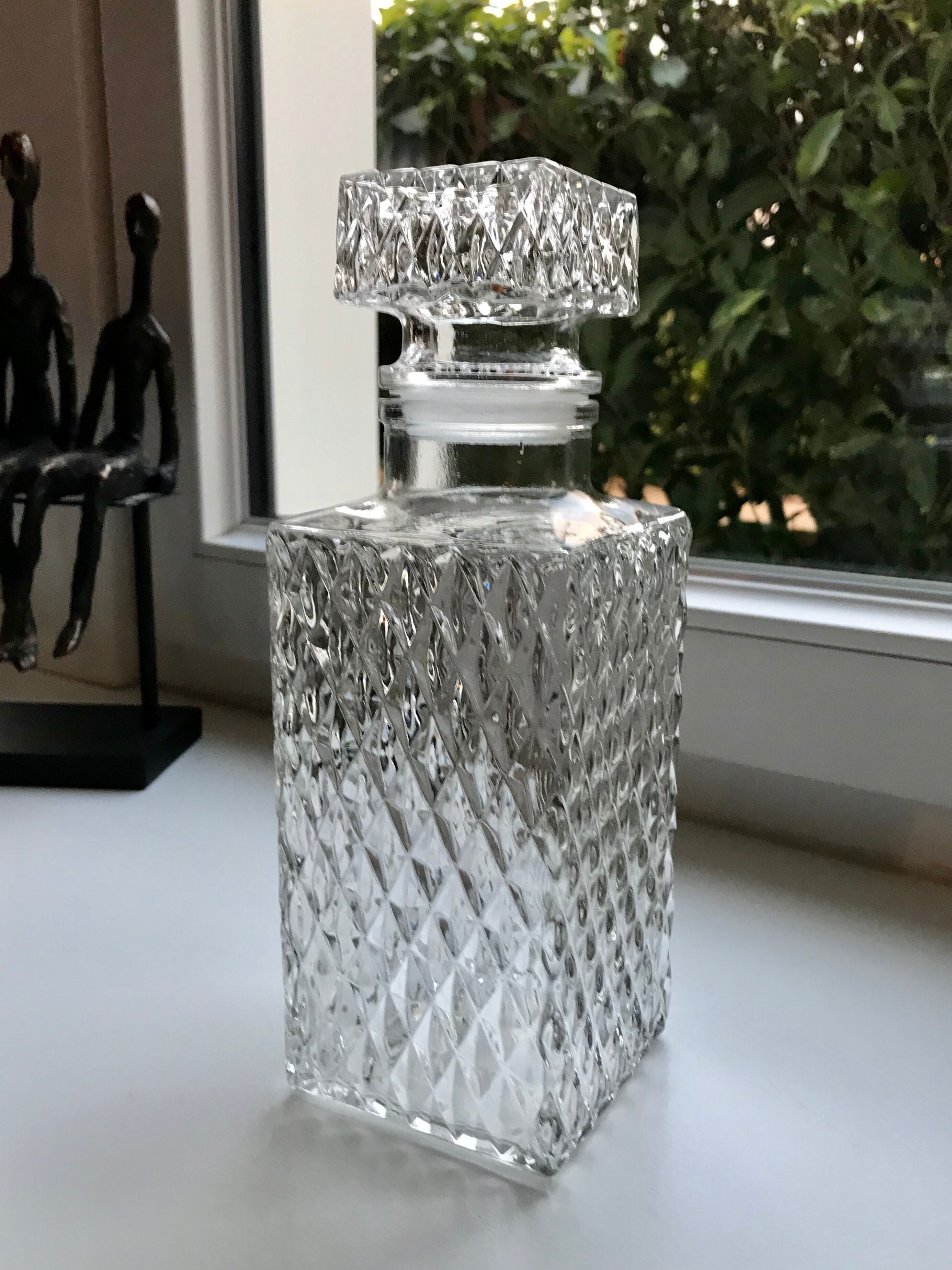 Set of a whiskey decanter and 6 glasses