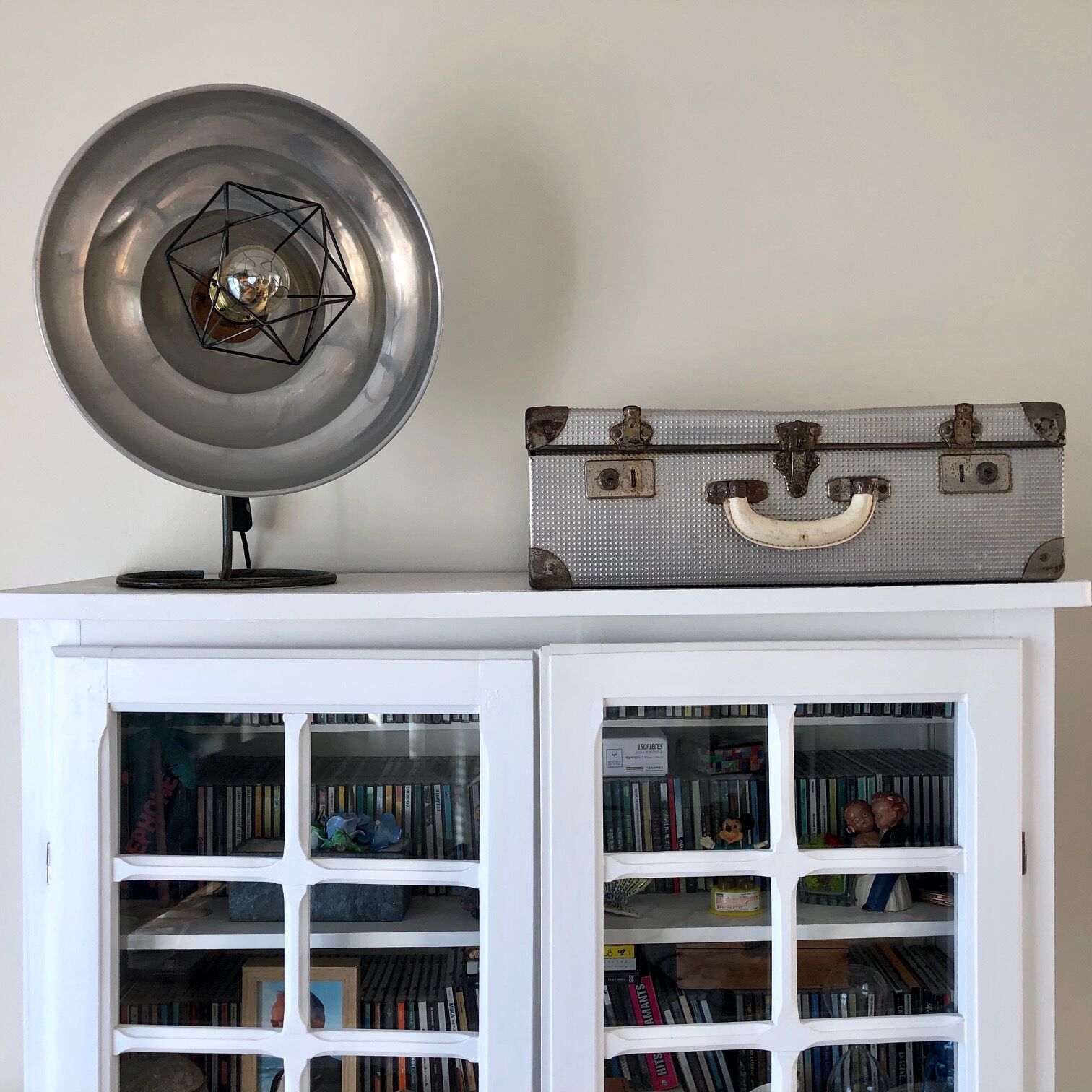 60' vintage vintage undue metal travel case