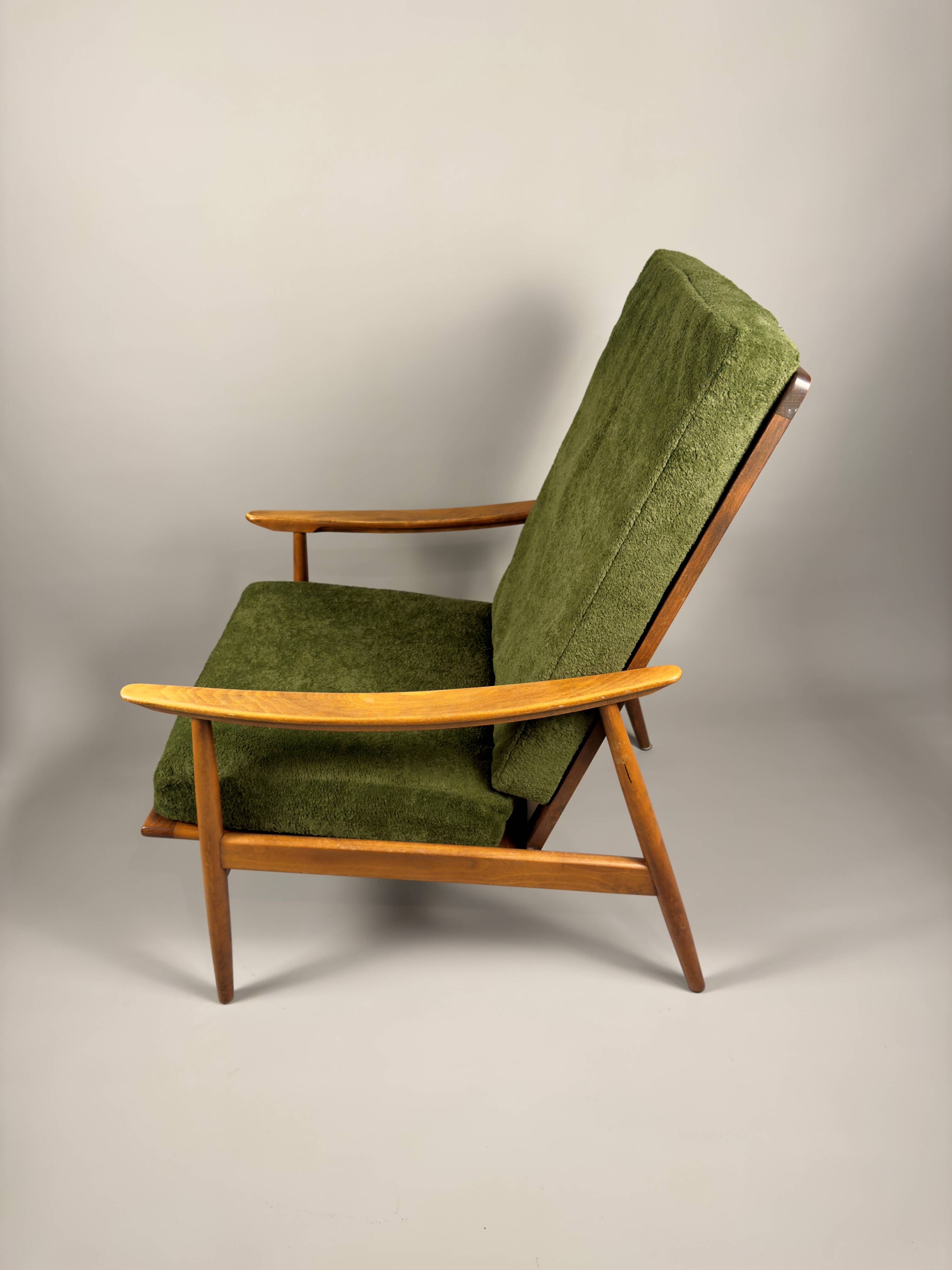 Fauteuil scandinave – revêtement vert, bois de hêtre, vintage