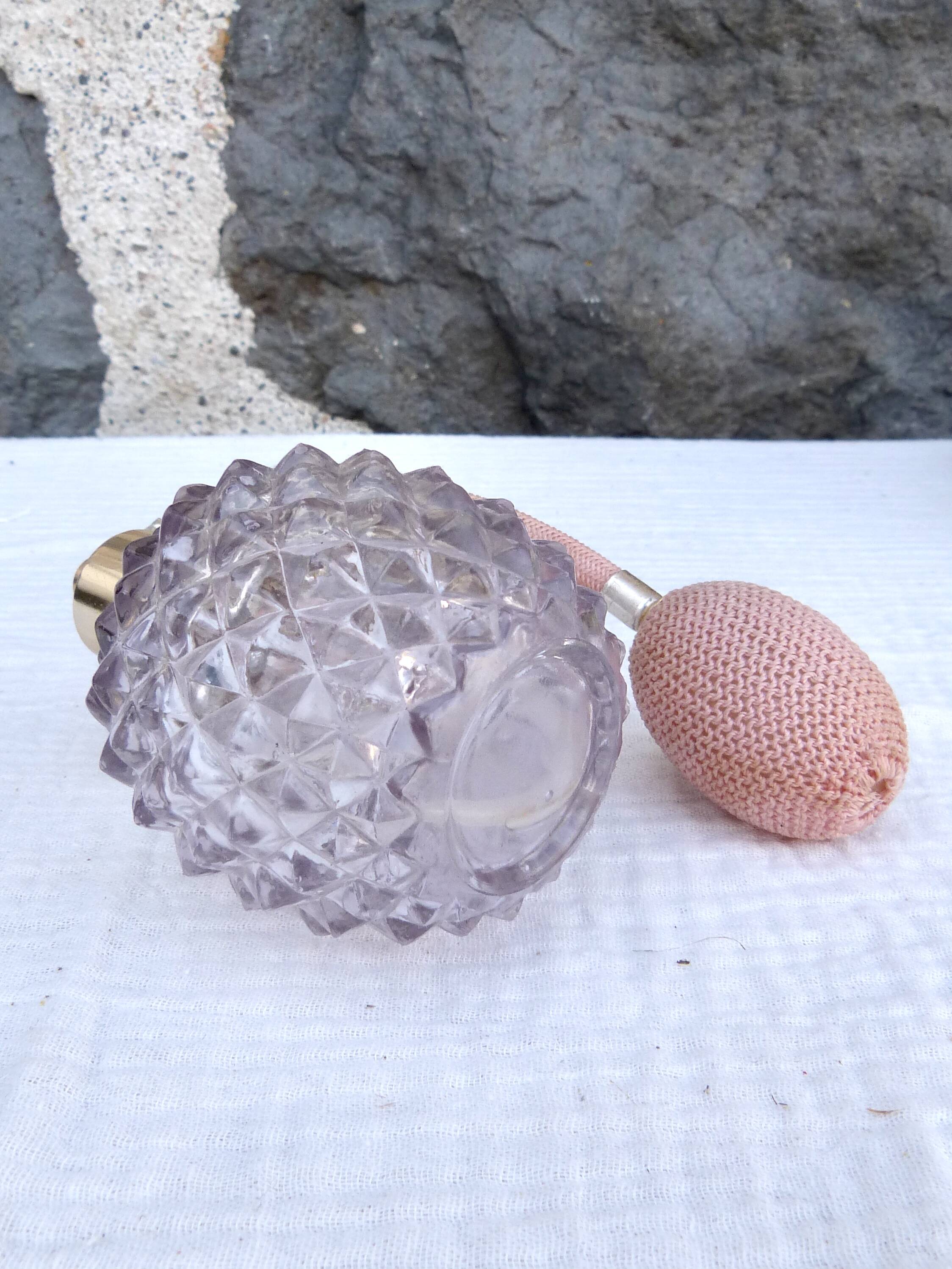 Perfume spray with pear