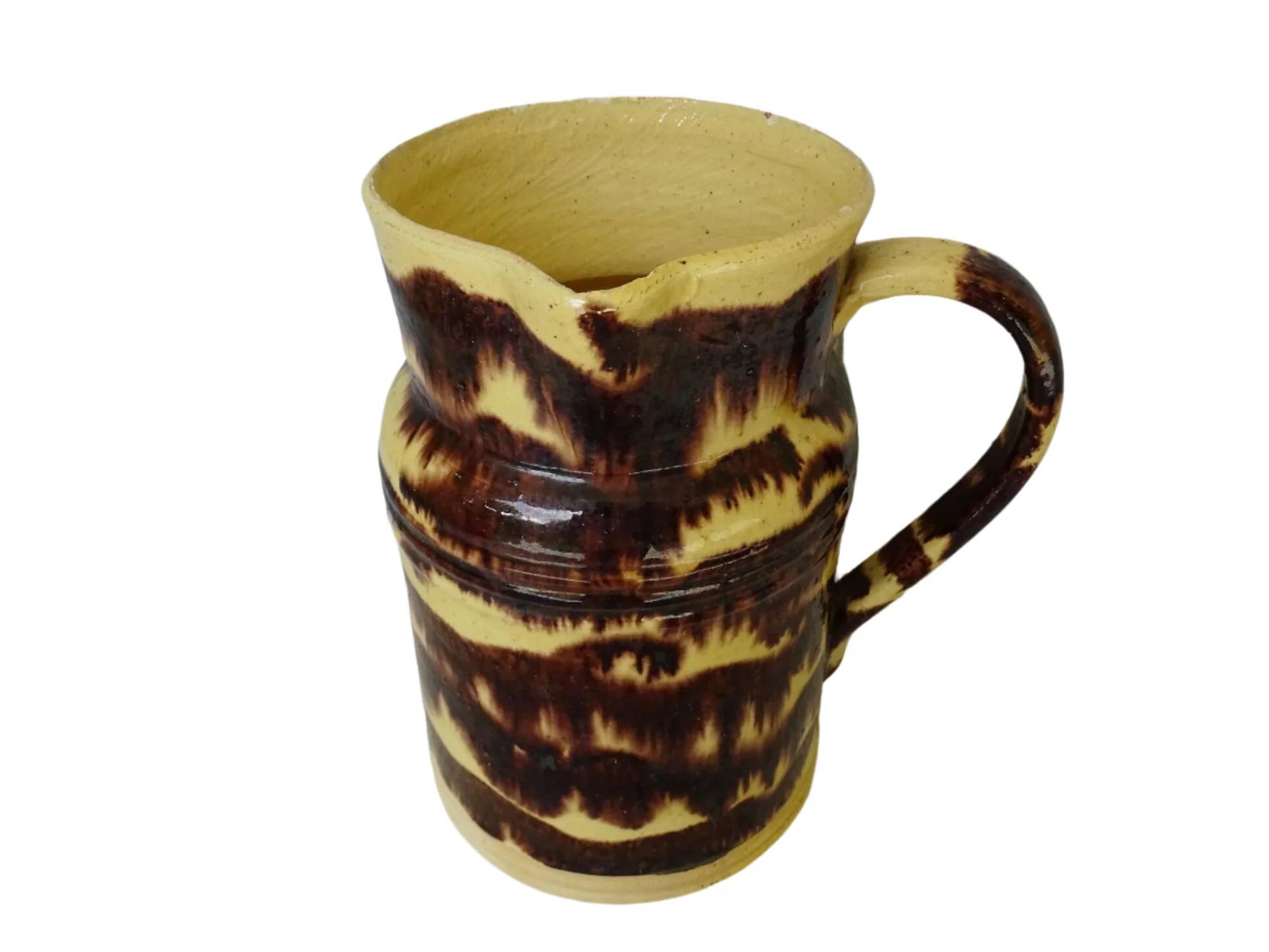 Grand pichet ancien en céramique française de Dieulefit, à glaçure jaune.