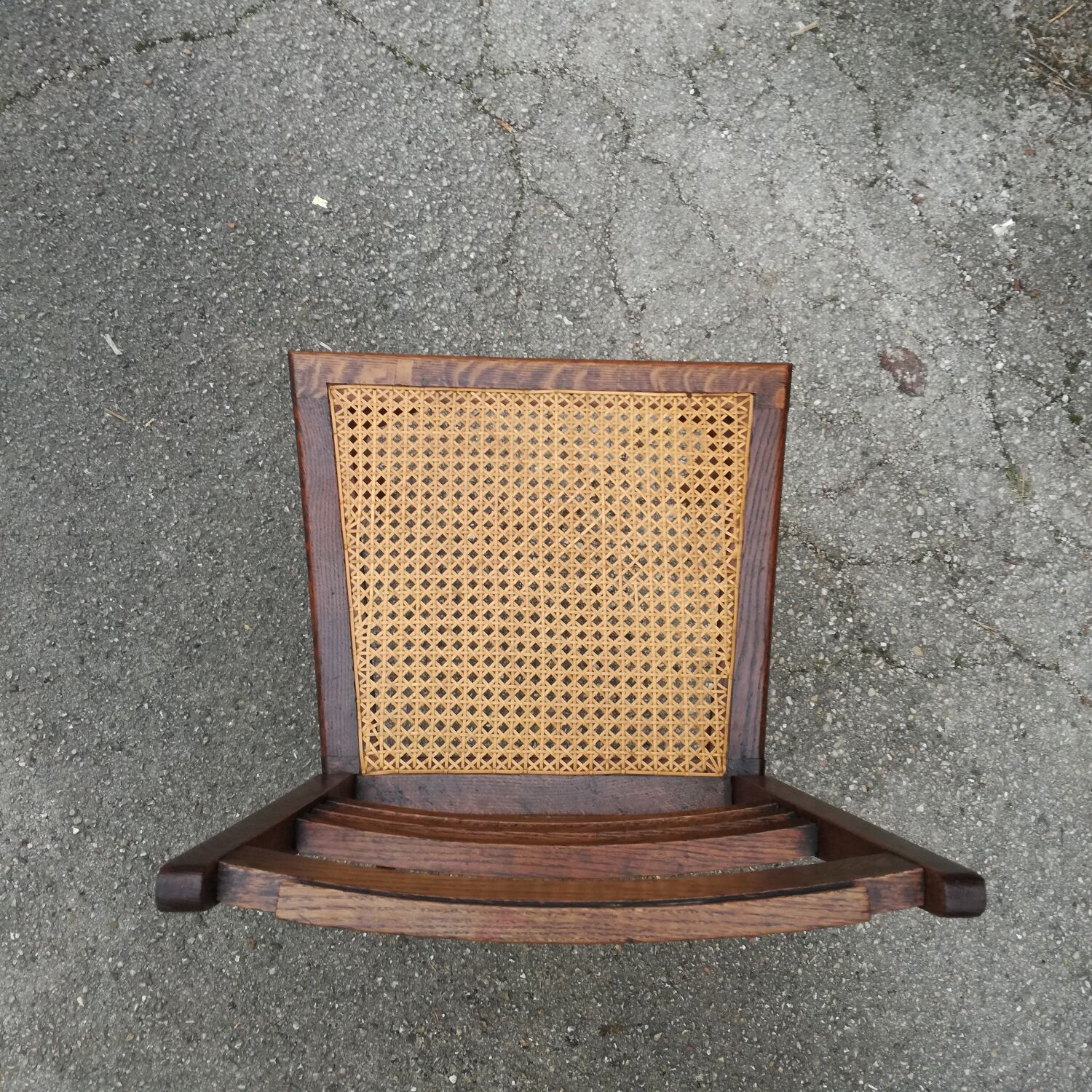 Living room chair with canning seat