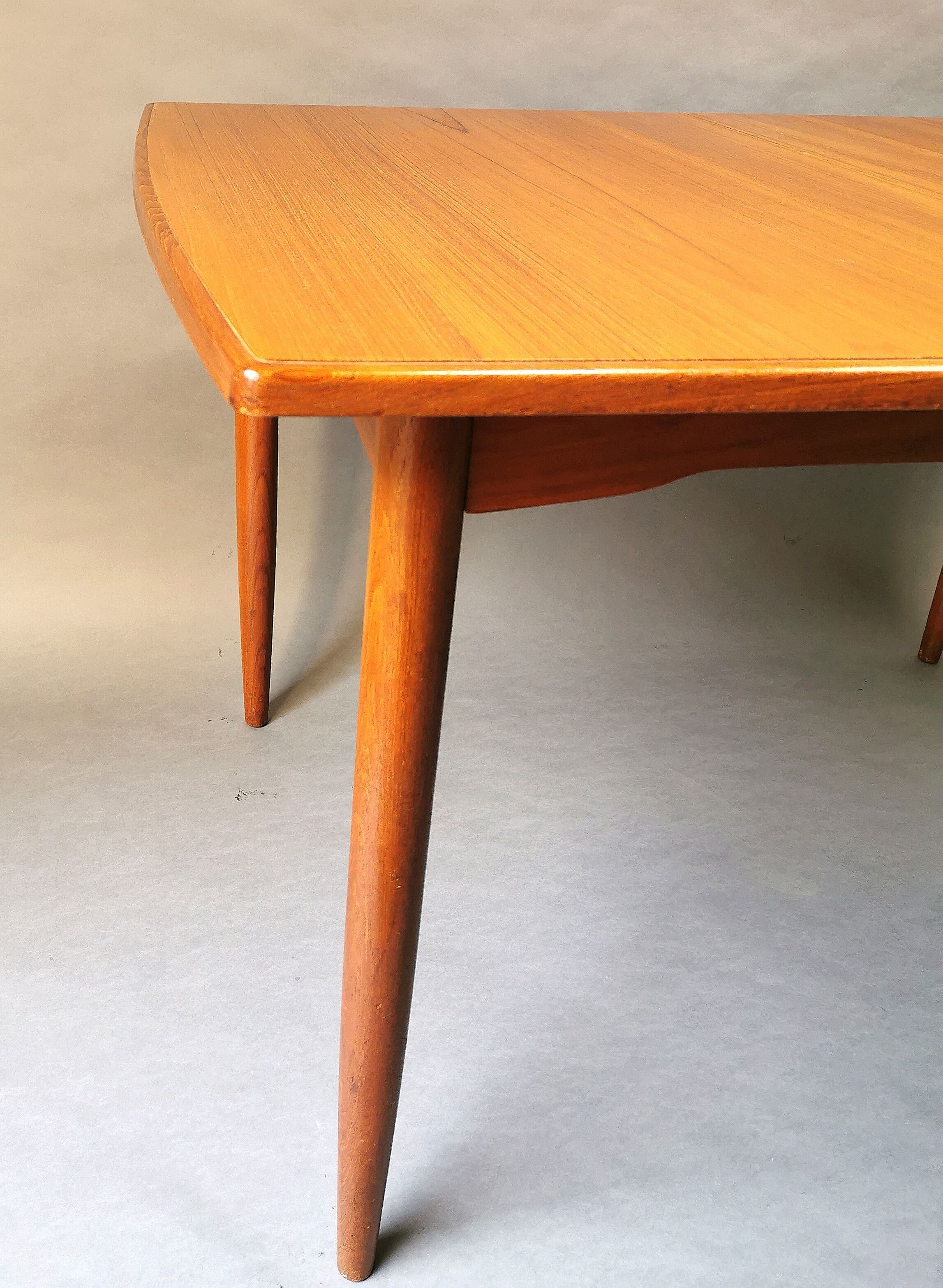 Scandinavian teak table 60/70