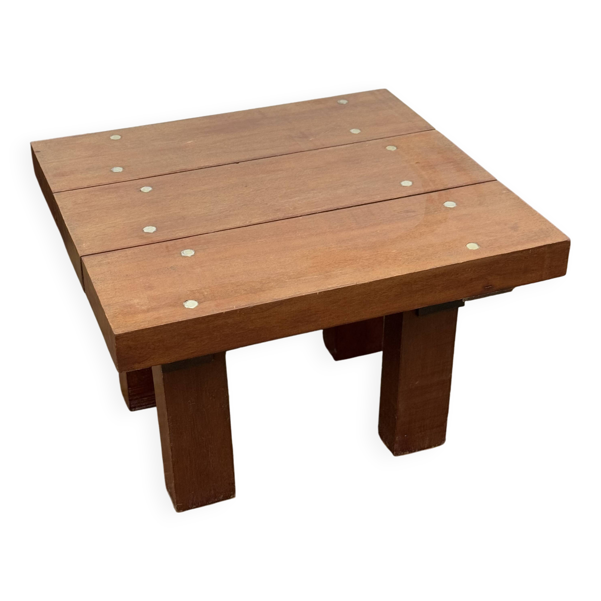 Table basse en bois brutaliste