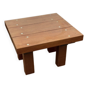 Table basse en bois brutaliste