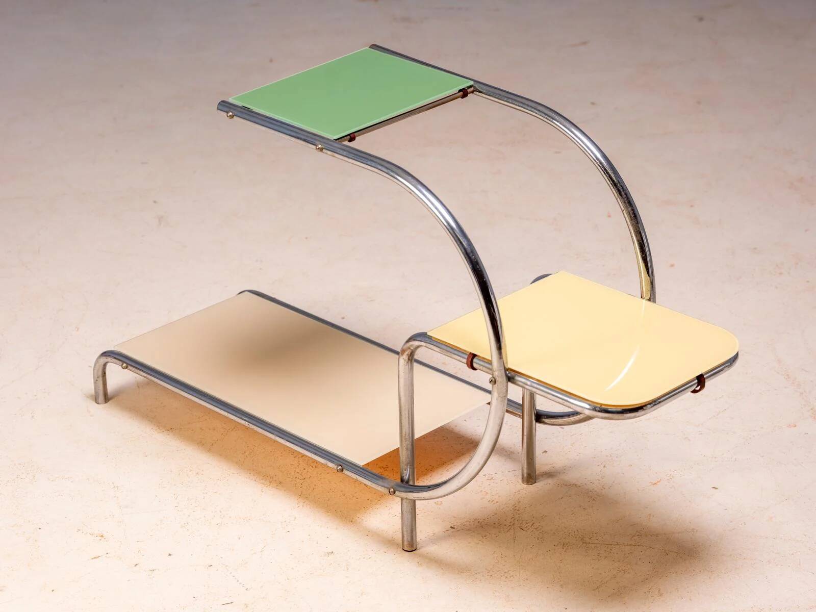 Stand de fleurs vintage par Emile Guyot, acier chromé Bauhaus avec verre coloré, milieu du 20e siècle, Tchécoslovaquie, 79 × 30 x 105 cm