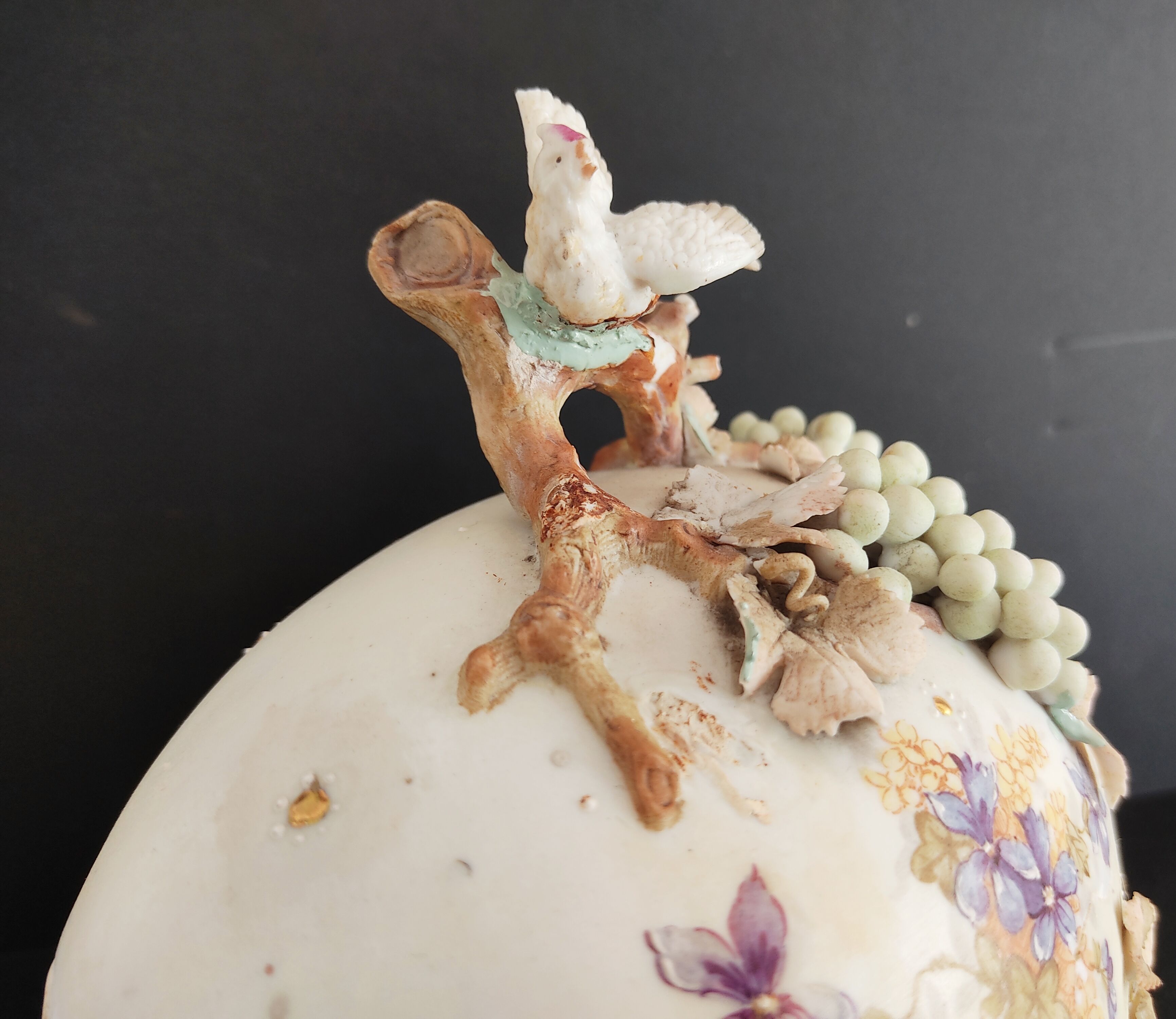 19th century egg-shaped porcelain box