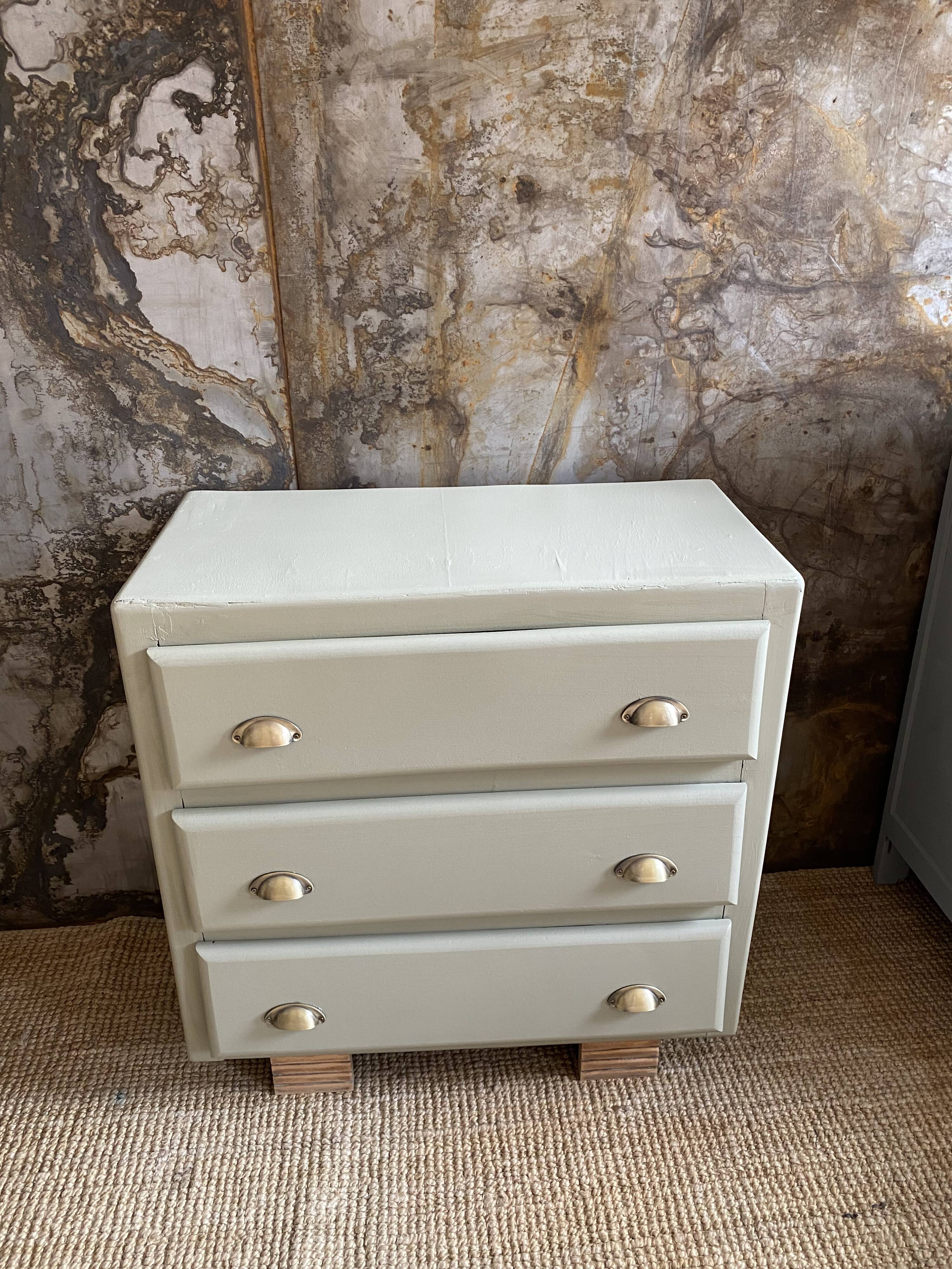 Soft khaki chest of drawers
