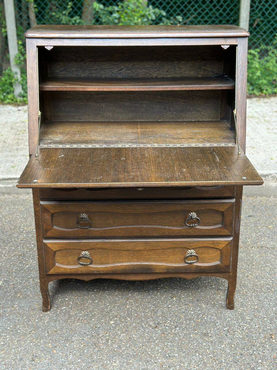 Secretary desk with a drop-down front in solid wood, Louis XV style.