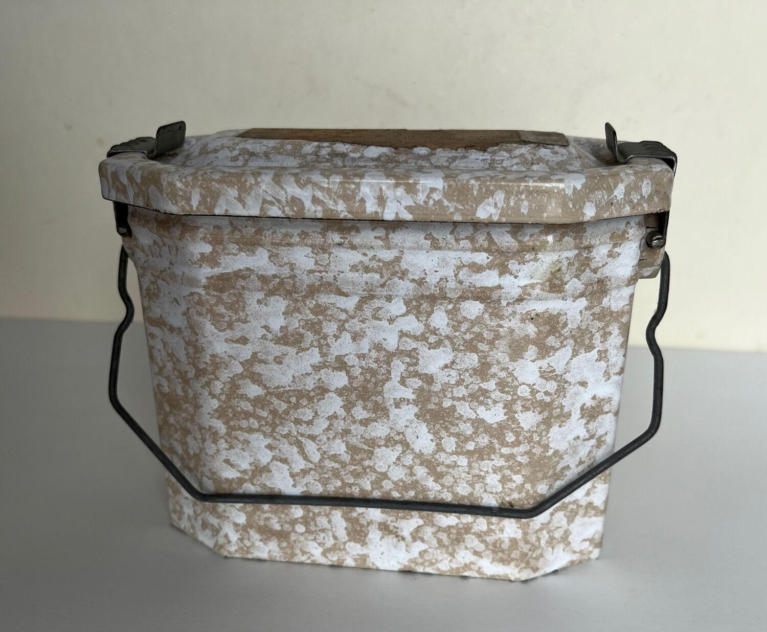 Enamelled bowl - fricot box