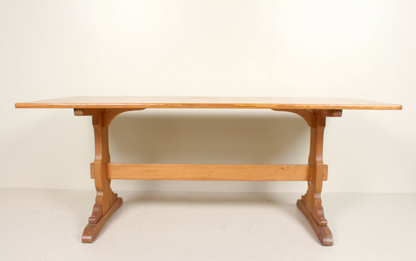 Dining table and 5 chairs of vintage Ercol pine refectory