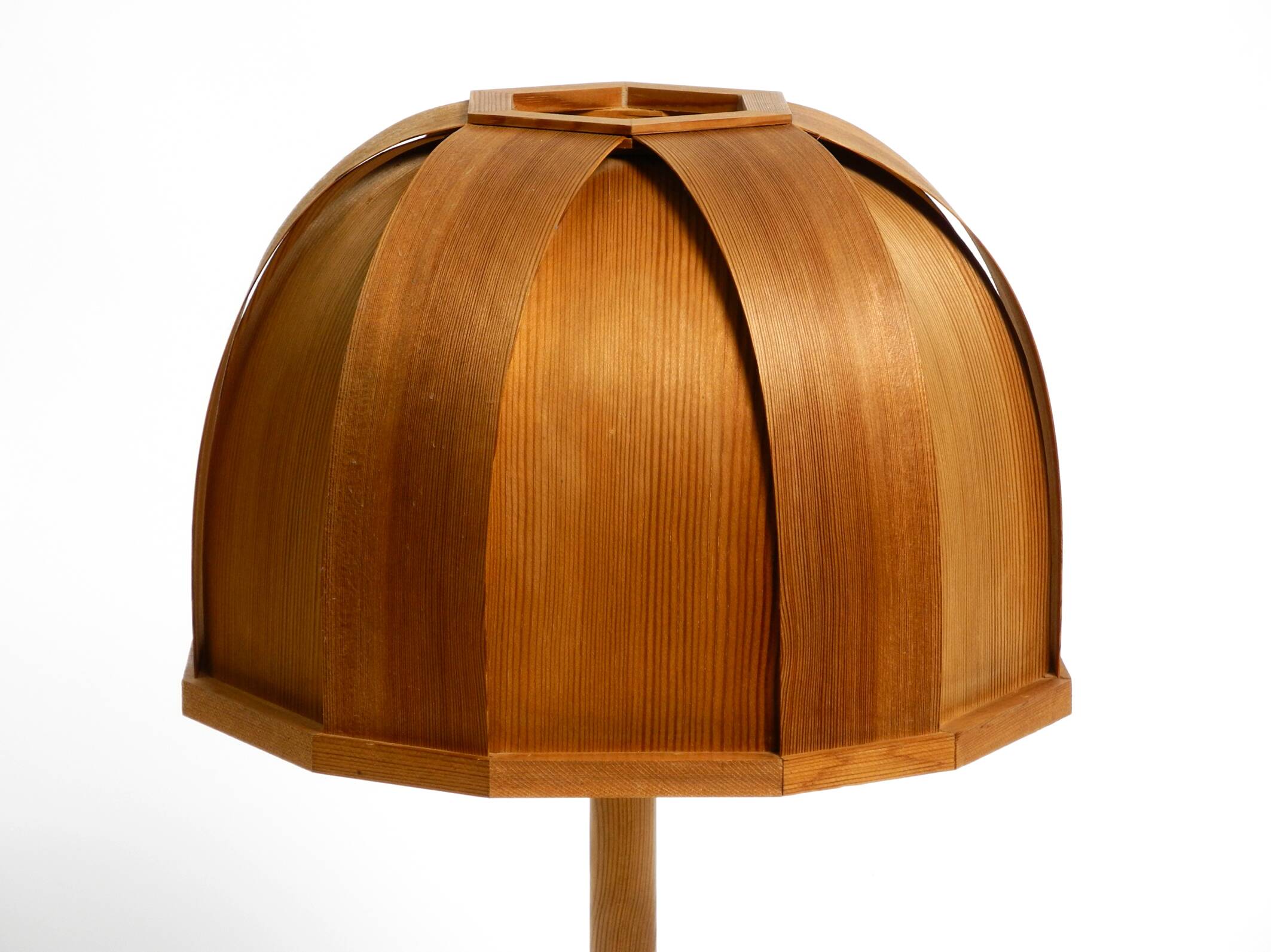 1970s Swedish pine bent veneer table lamp by GB Solbackens Svarveri