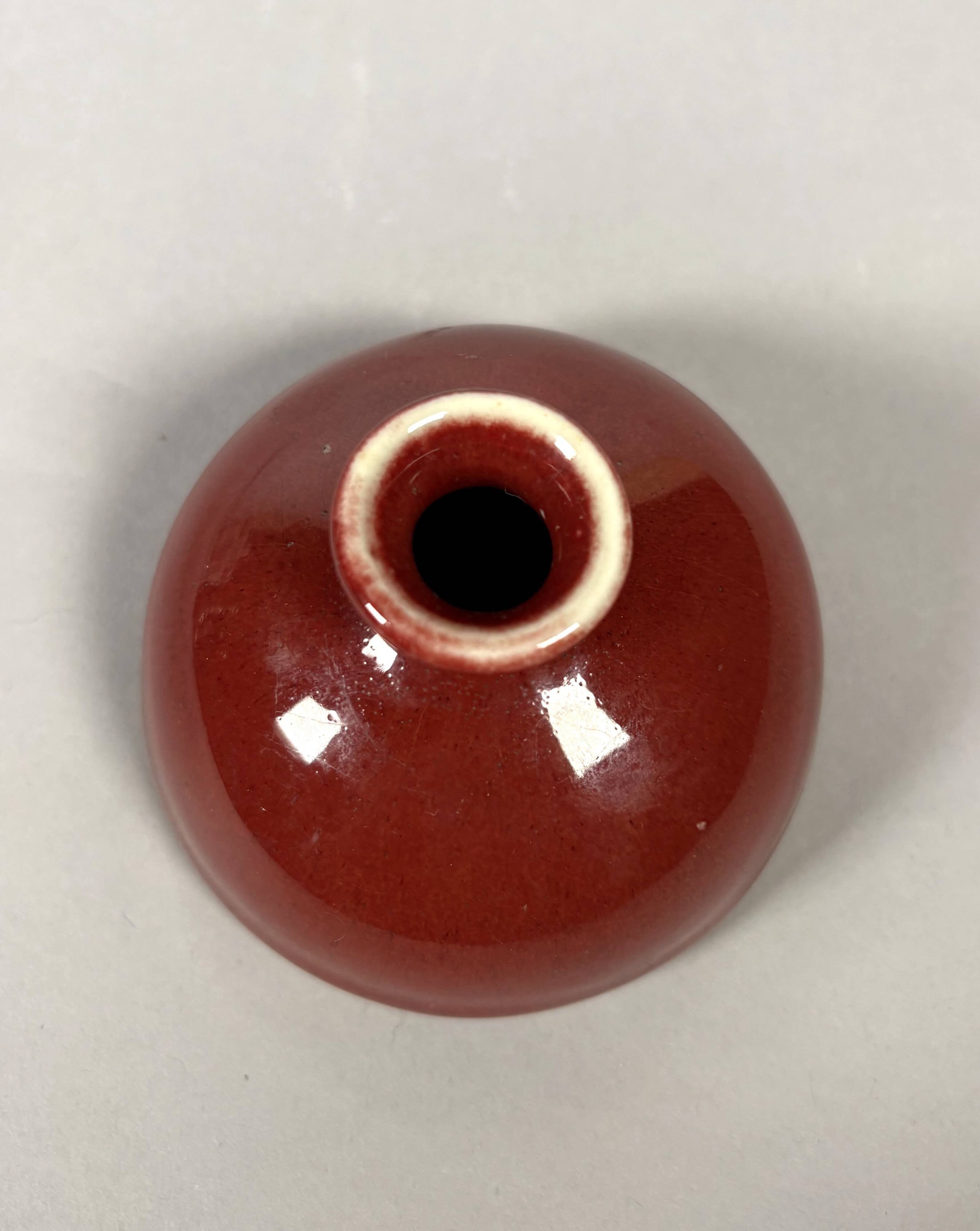 Small red porcelain vase "Ox Blood" - China 19th century