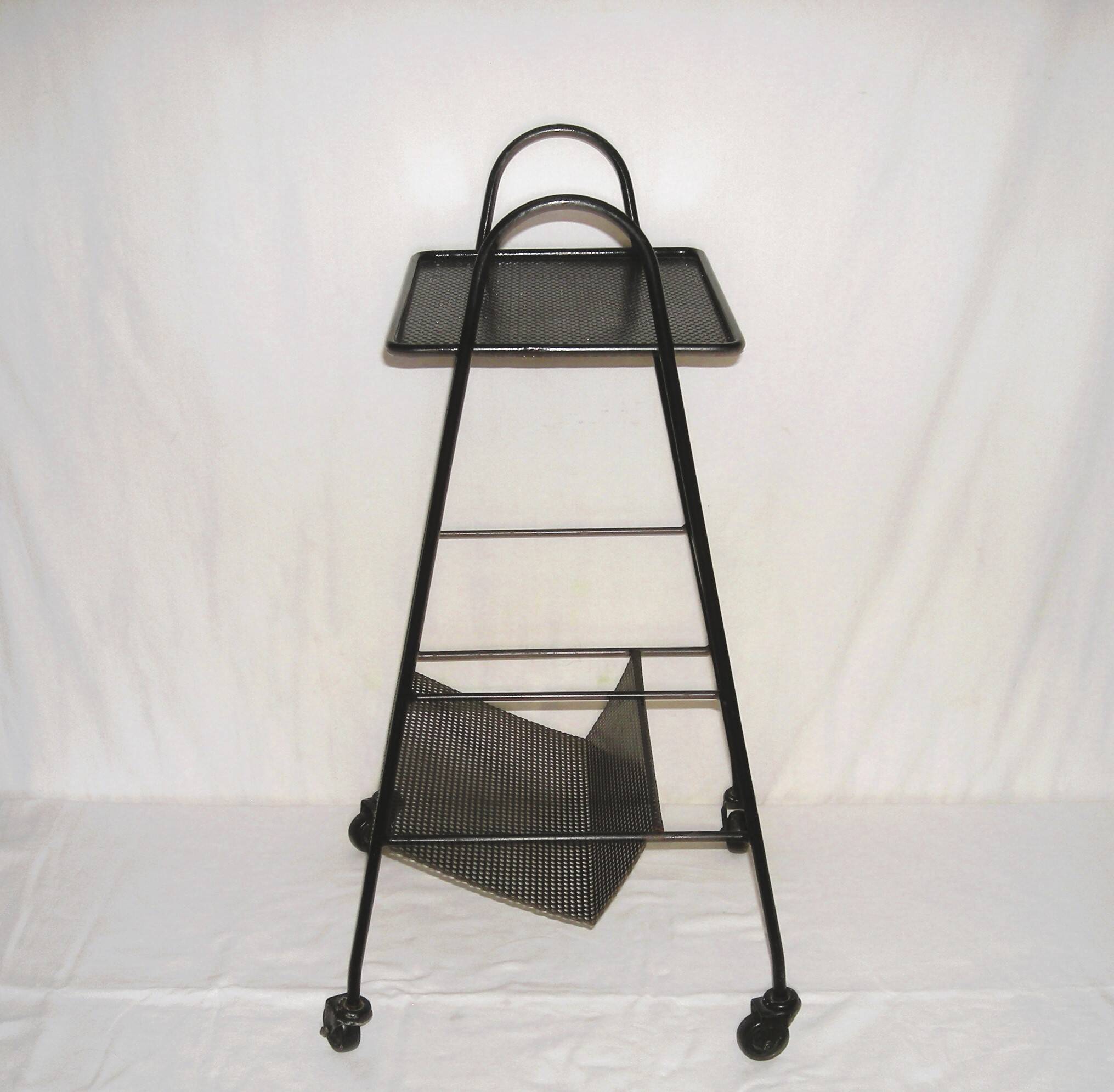 Table d' appoint à roulettes et porte-livres des années 50