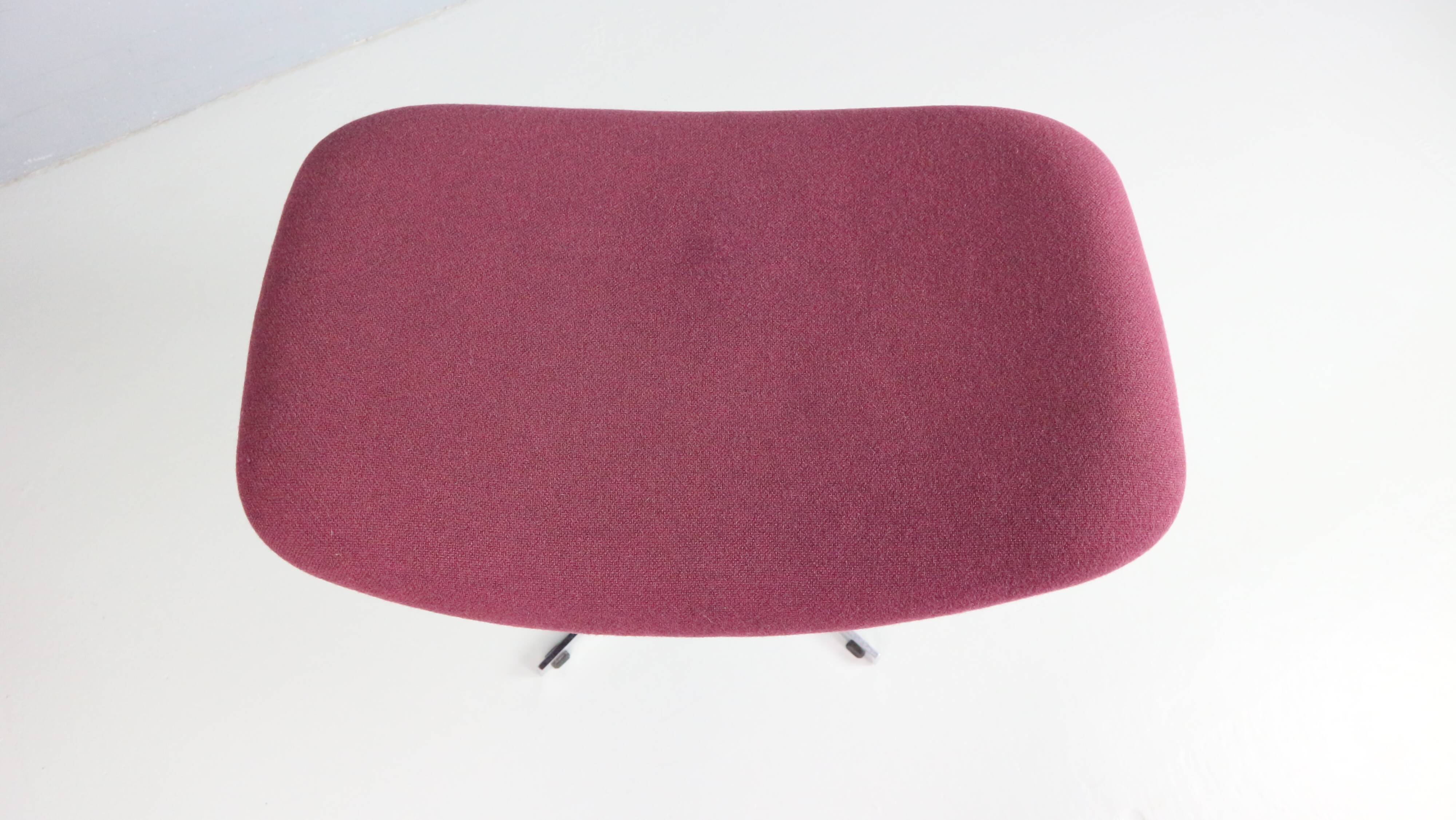 Pierre Paulin Purple Lounge Chair "Big Tulip" F551 & Ottoman, 1960's
