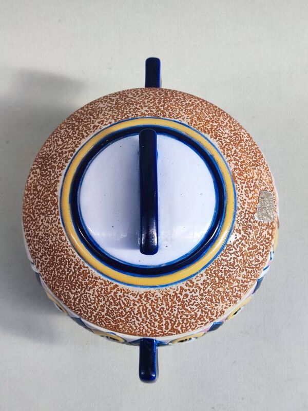 Pot amphore en porcelaine et son couvercle