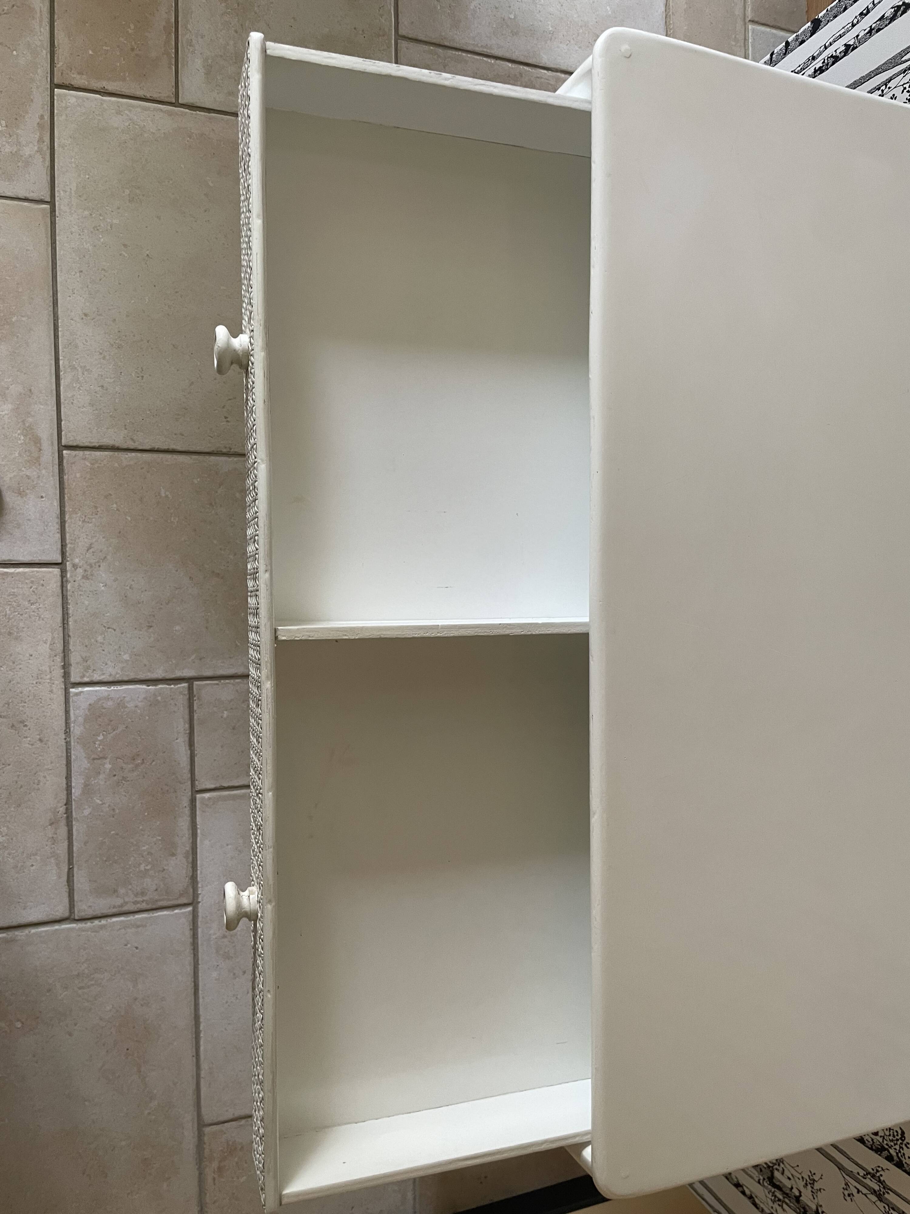 Coiffeuse en rotin blanc